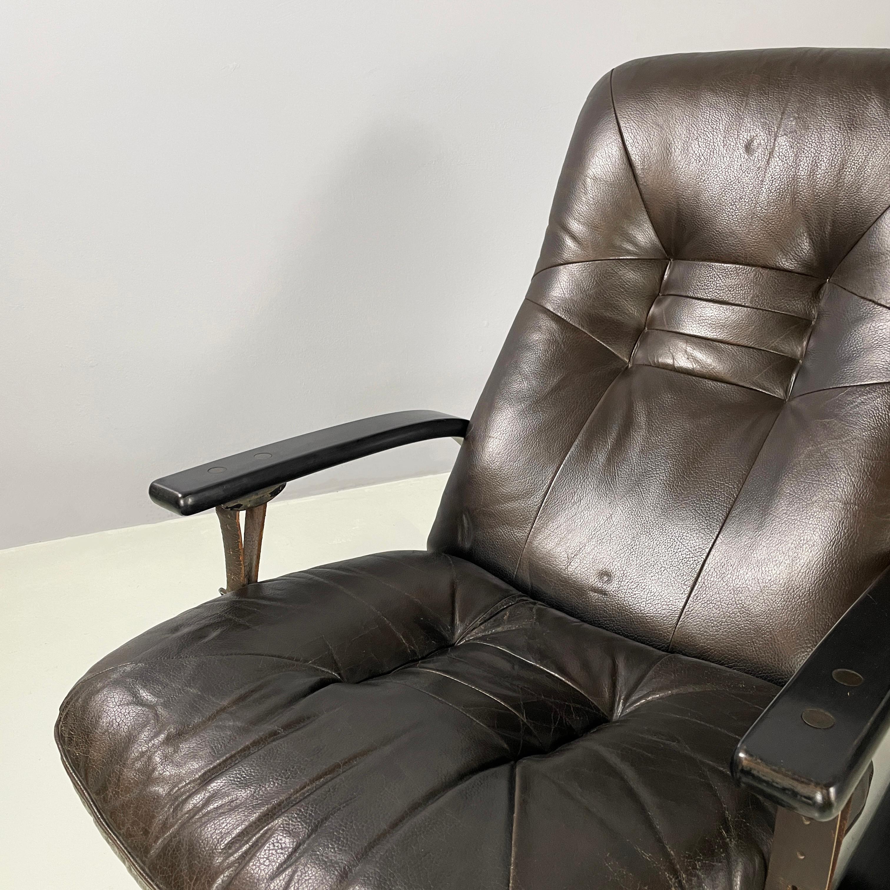 Italian modern Dark brown leather Reclining armchairs and pouf by De Sede, 1970s For Sale 3