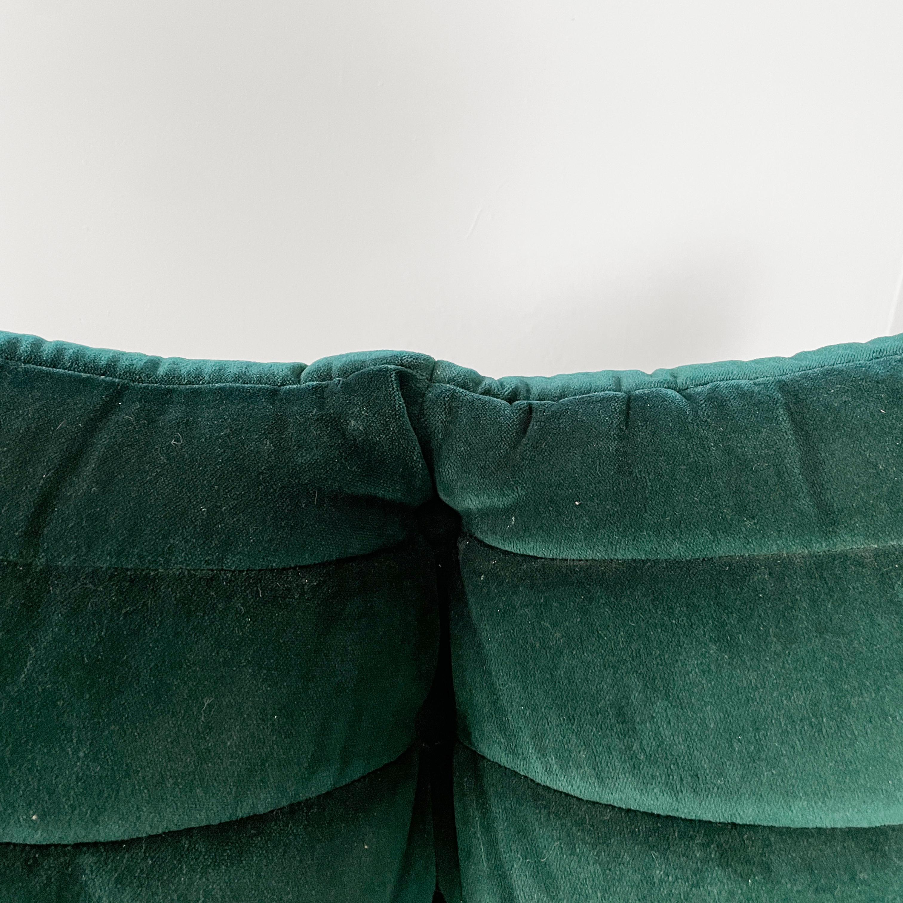 Sillones modernos italianos de terciopelo verde oscuro Zozo by Seven Salotti, Años 70 en venta 1
