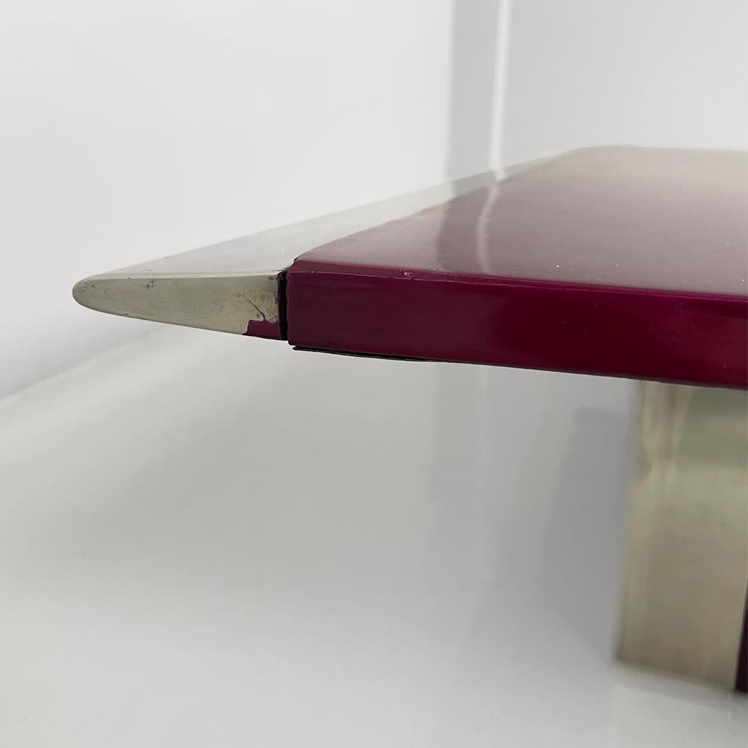 Mesa de centro moderna italiana de madera y metal lacada en morado oscuro, años 70 en venta 4