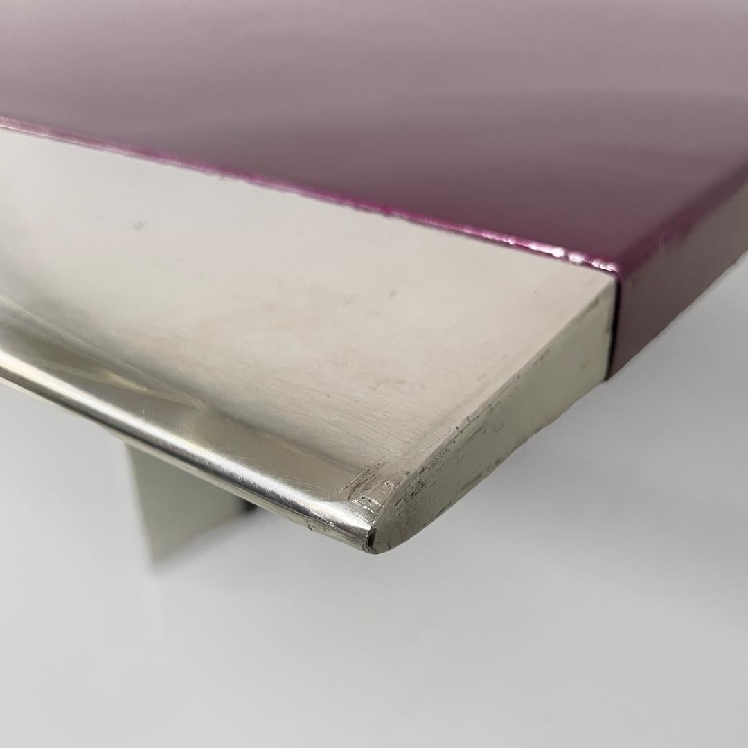 Mesa de centro moderna italiana de madera y metal lacada en morado oscuro, años 70 en venta 5