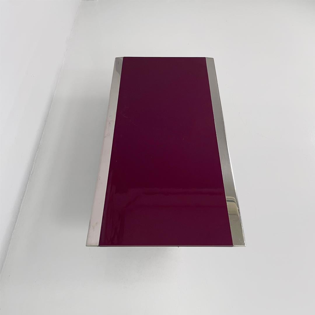 Mesa de centro moderna italiana de madera y metal lacada en morado oscuro, años 70 en venta 8