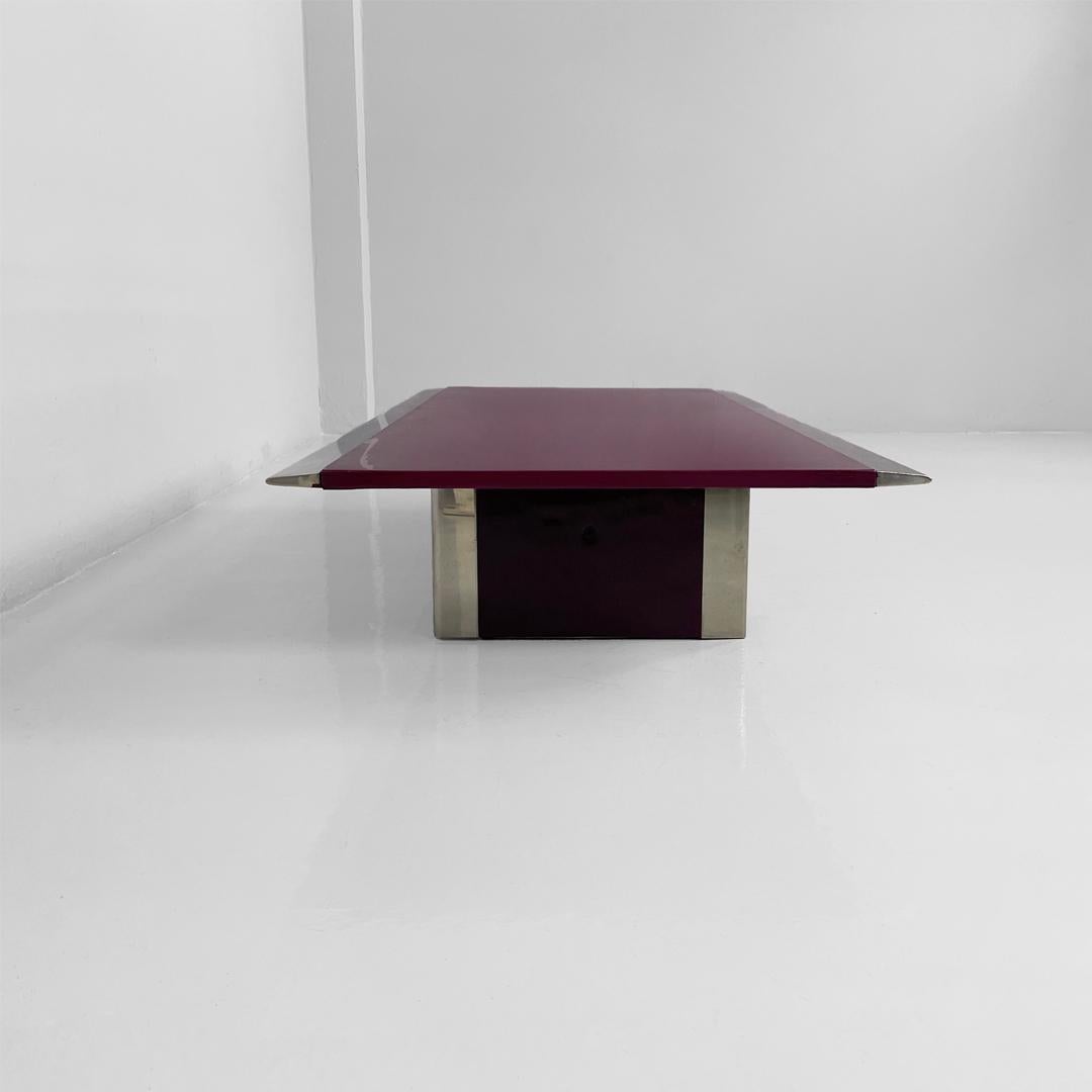 Mesa de centro moderna italiana de madera y metal lacada en morado oscuro, años 70 Moderno en venta