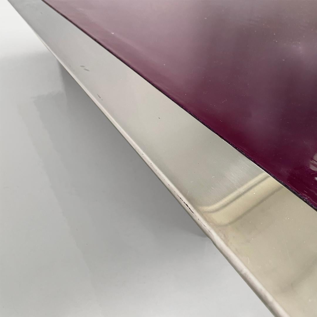 Mesa de centro moderna italiana de madera y metal lacada en morado oscuro, años 70 Metal en venta