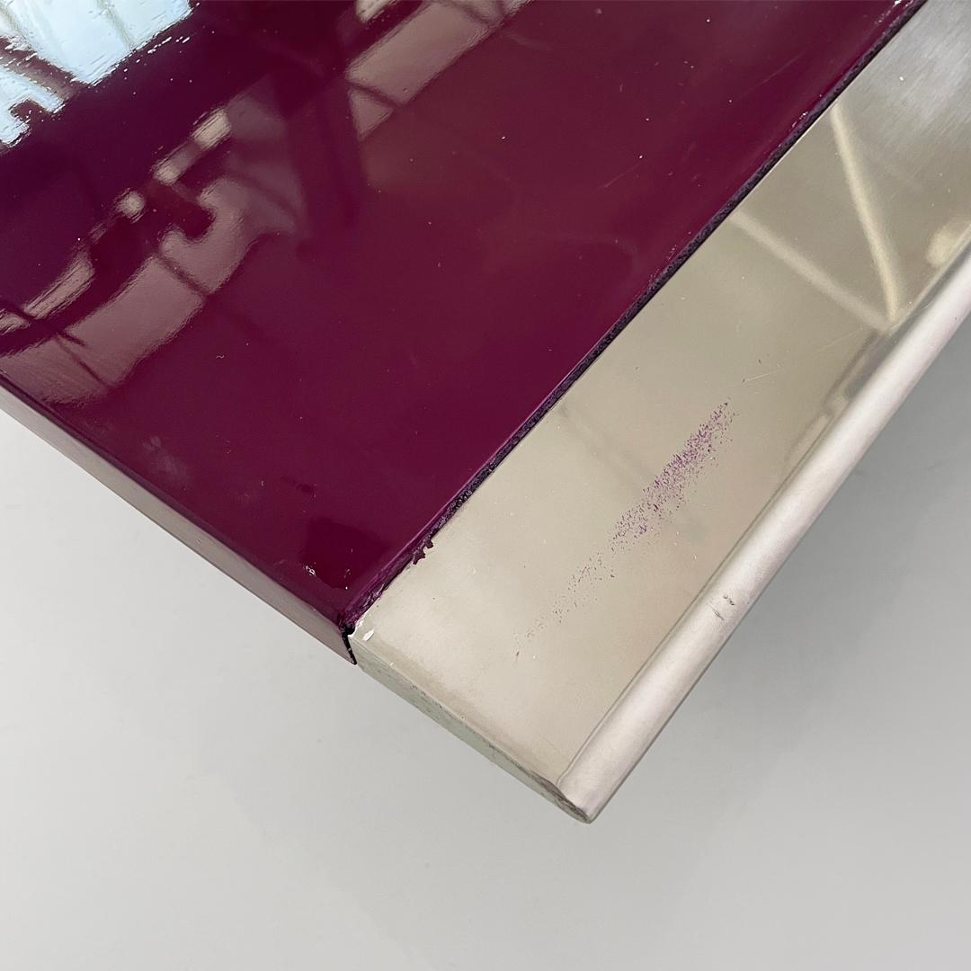 Mesa de centro moderna italiana de madera y metal lacada en morado oscuro, años 70 en venta 2