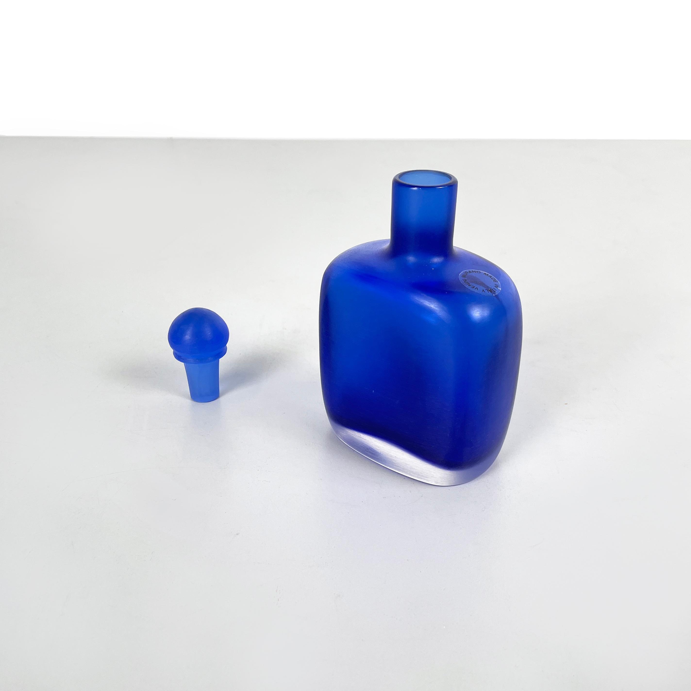 Italian modern Decorative bottle with cap in blue Murano glass by Venini, 1990s In Good Condition In MIlano, IT