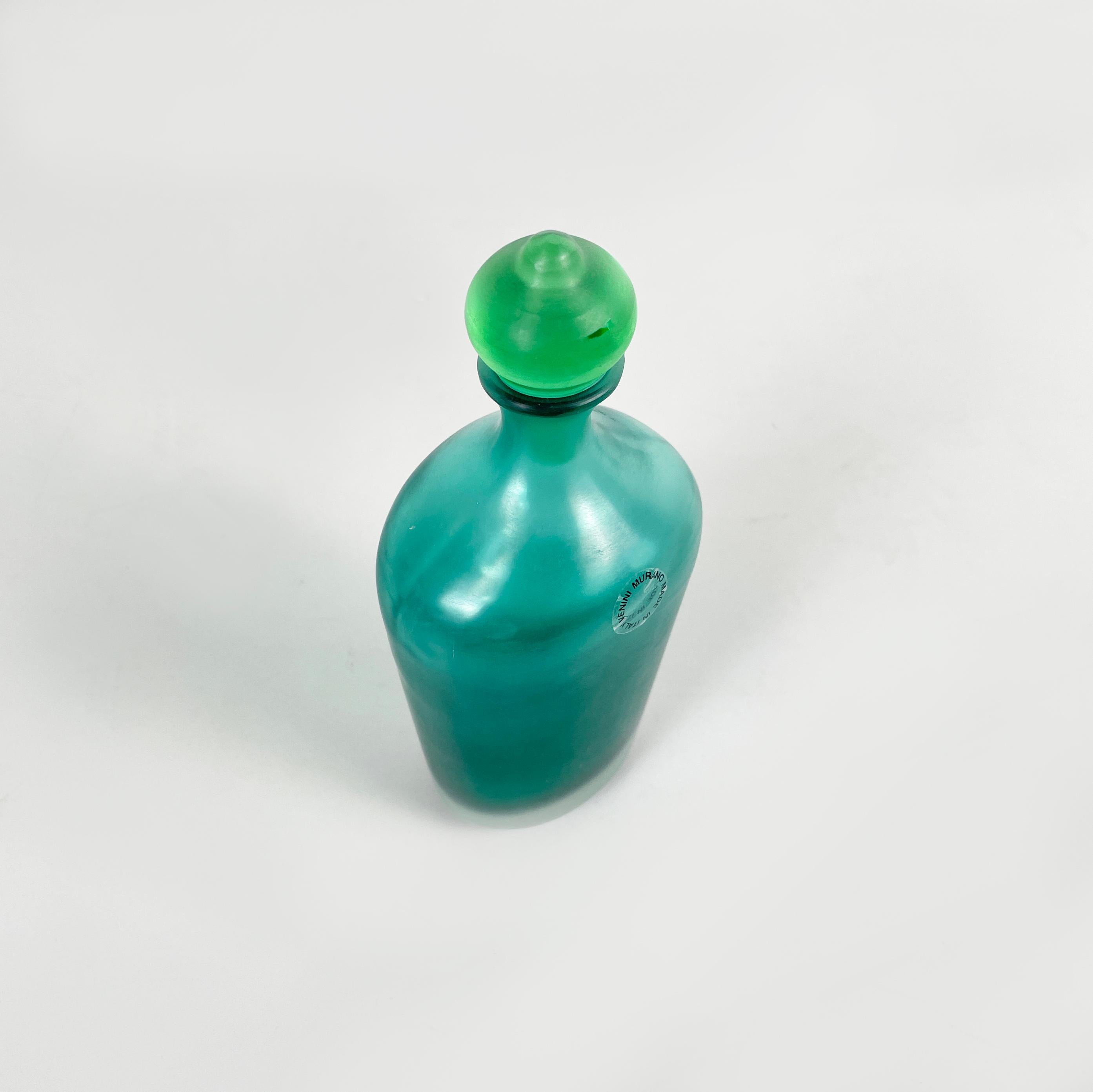 Italian modern Decorative bottle with cap in green Murano glass by Venini, 1990s In Good Condition In MIlano, IT
