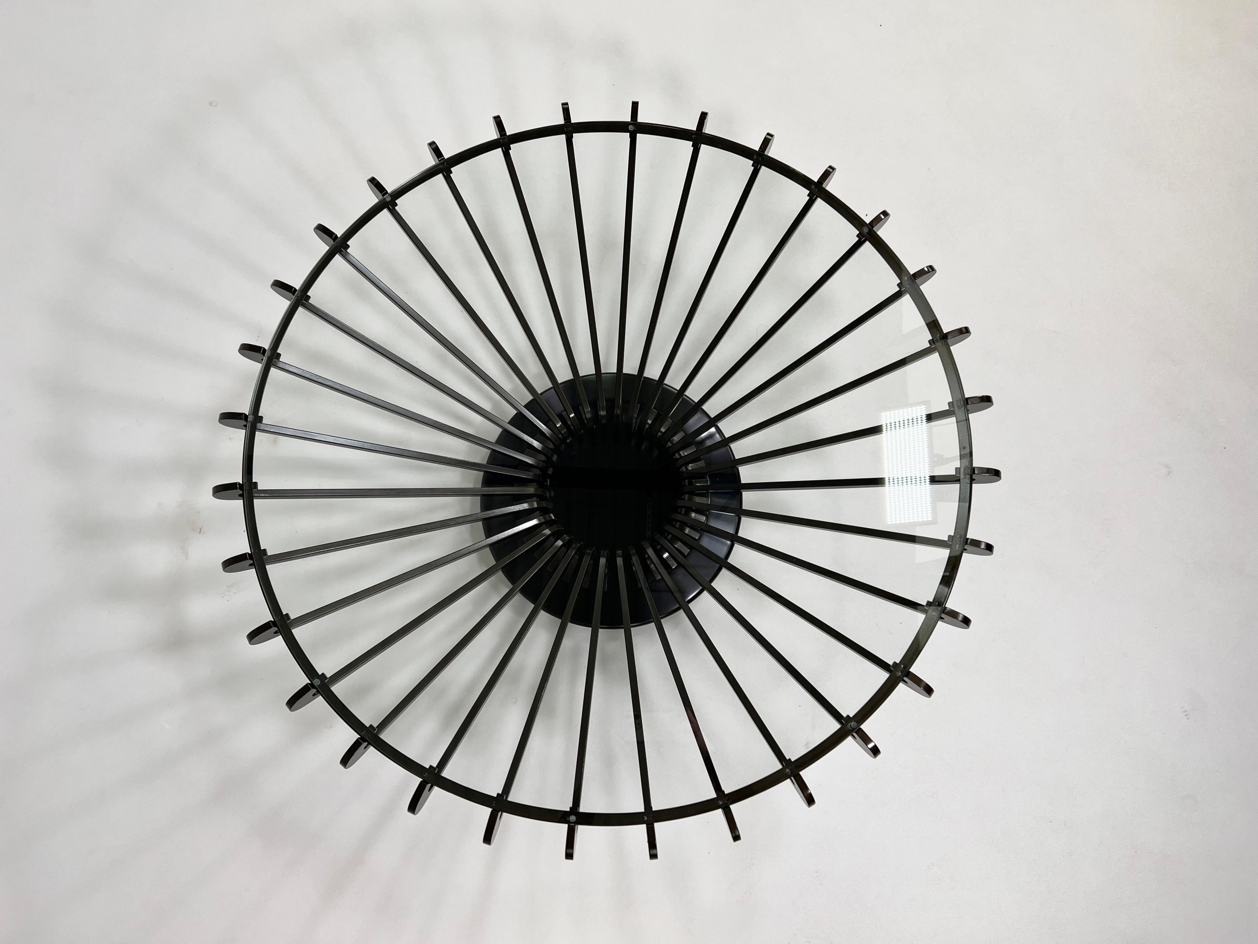 Mesa de centro redonda de metal y cristal estilo diseño moderno italiano Europeo en venta