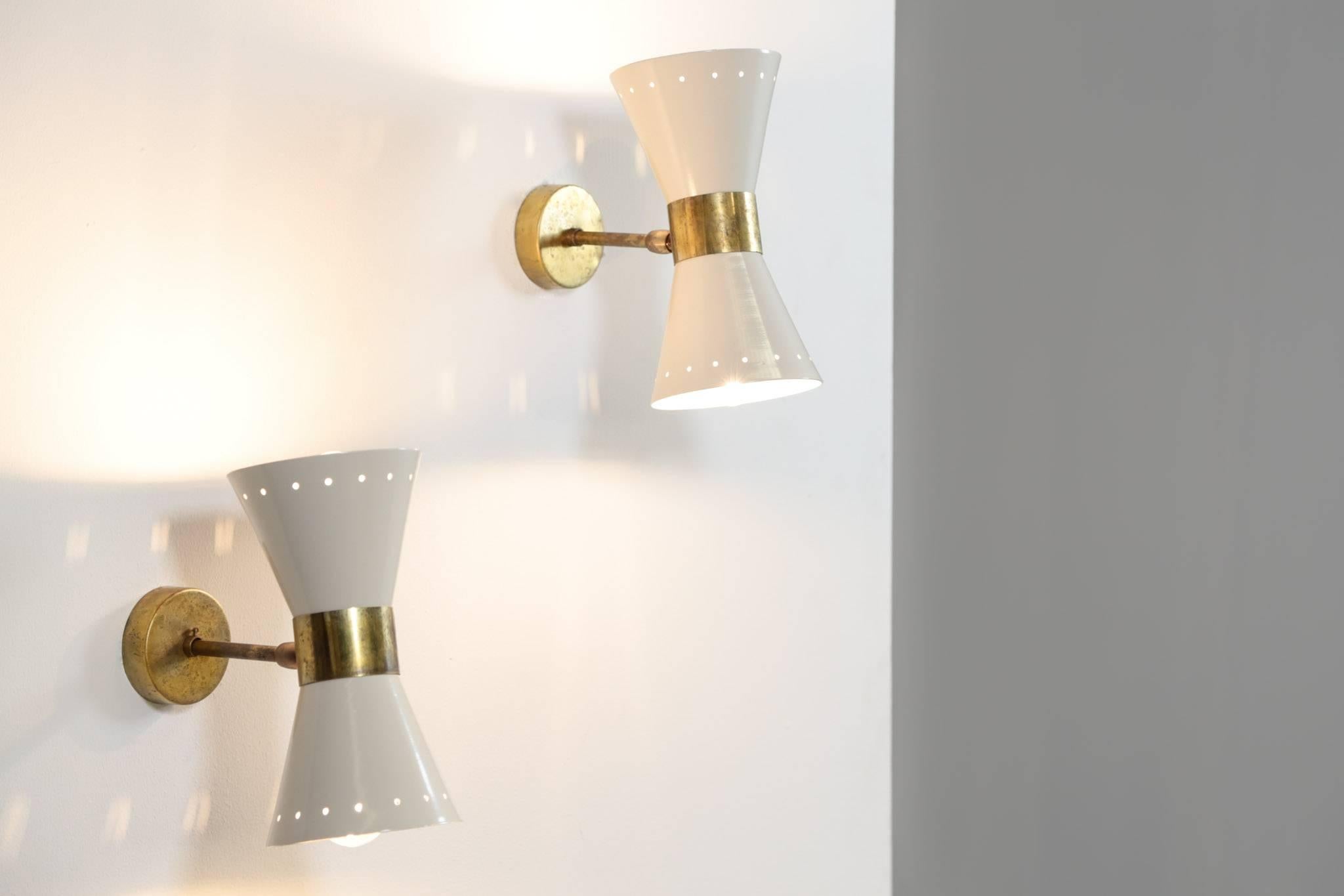 Italian modern diabolo sconces. The lampshades are adjustable and can light in different directions.
Two bulbs per lampshade.
Excellent condition, beautiful sculptural and decorative wall light style Stilnovo.
