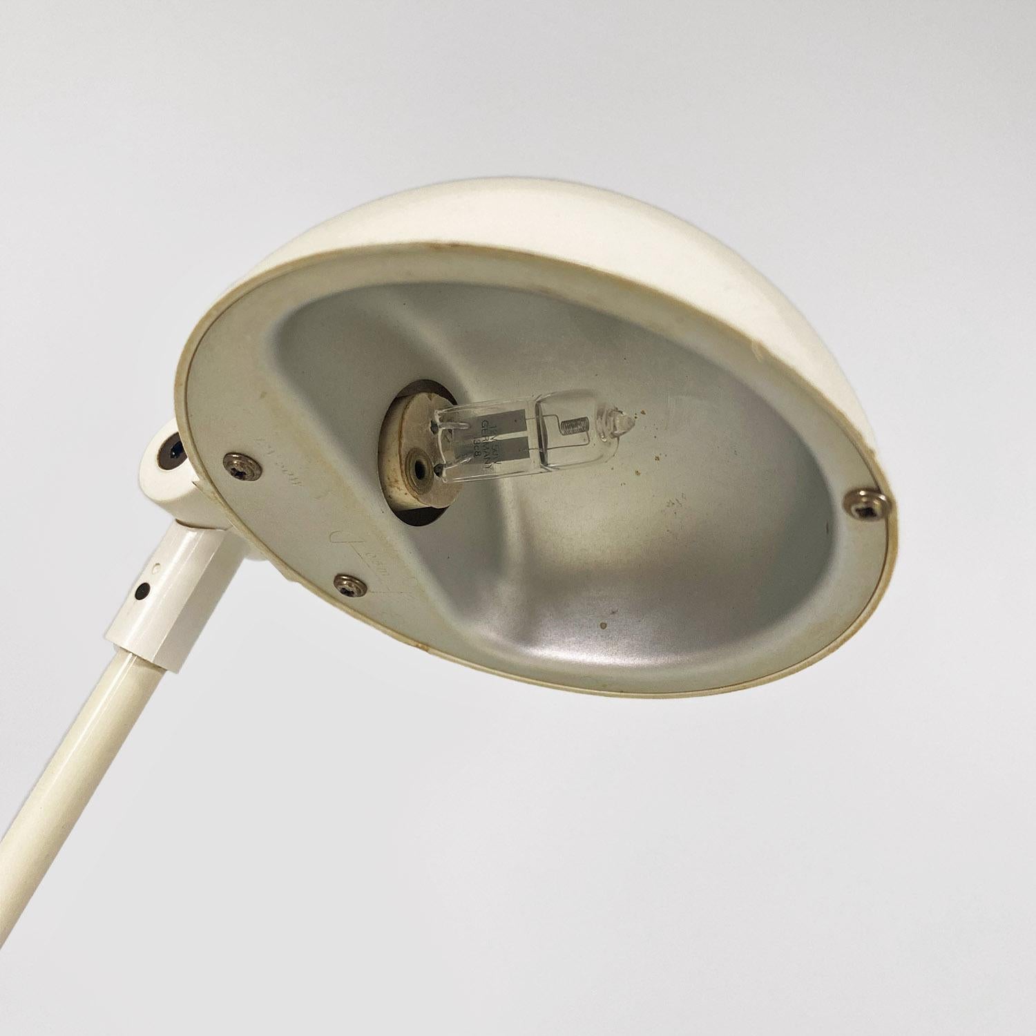Late 20th Century Italian modern directional white metal and plastic floor lamp, 1980s For Sale