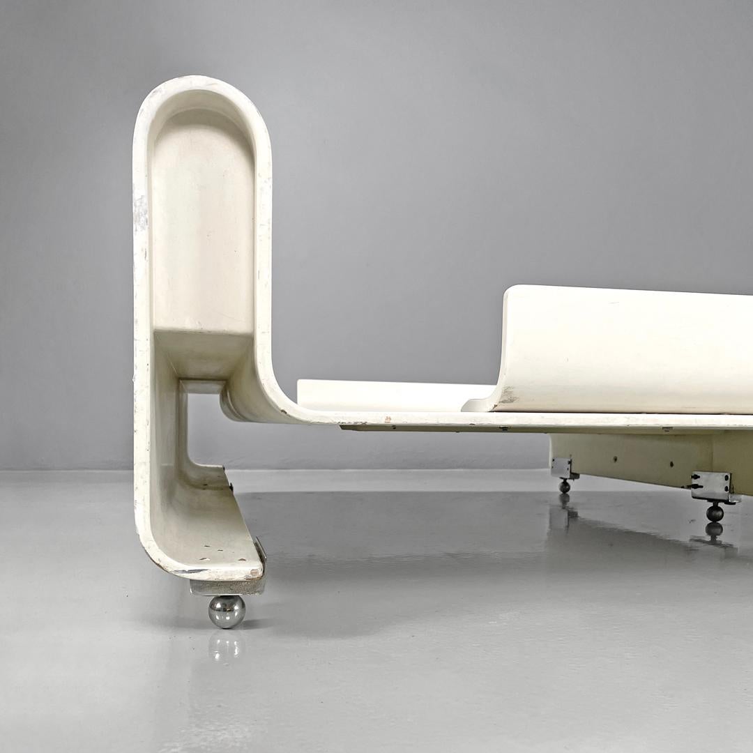 Italian modern double bed Aiace in white wood by Benatti, 1970s For Sale 13