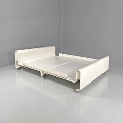 Italian modern double bed Aiace in white wood by Benatti, 1970s