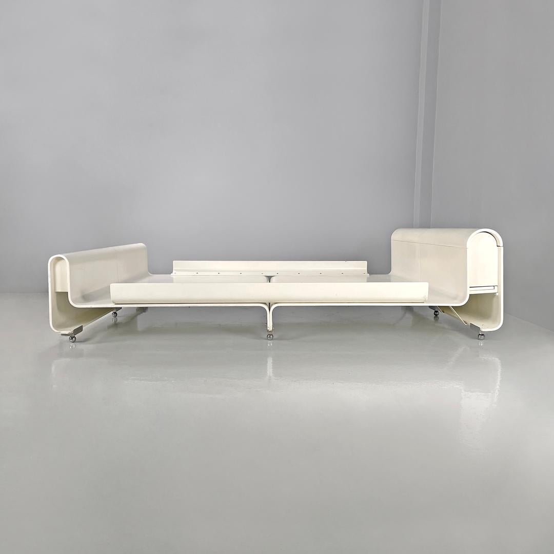 Late 20th Century Italian modern double bed Aiace in white wood by Benatti, 1970s For Sale