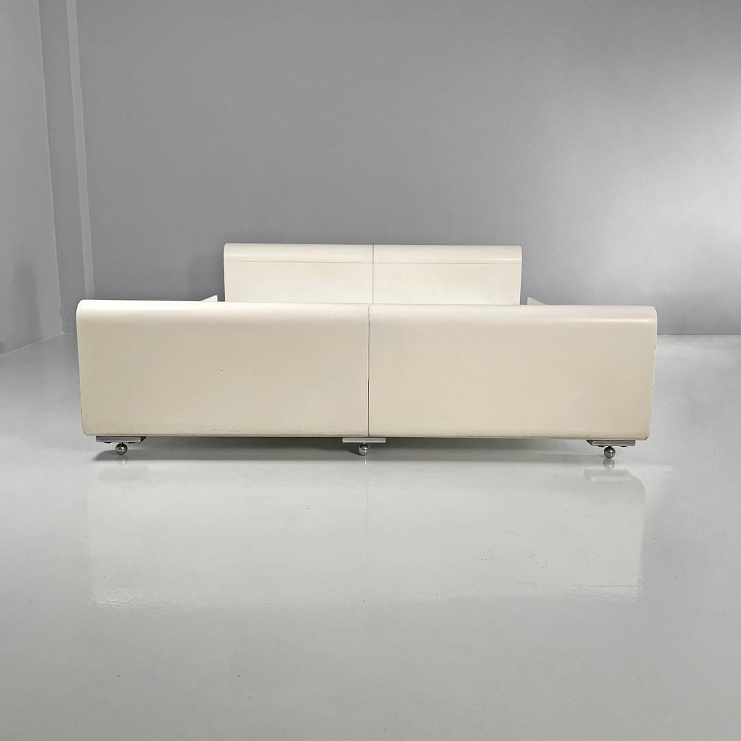 Italian modern double bed Aiace in white wood by Benatti, 1970s For Sale 2