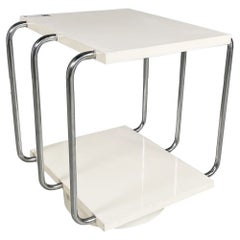 Table basse moderne italienne à double étagère en bois peint en blanc et métal, années 1980