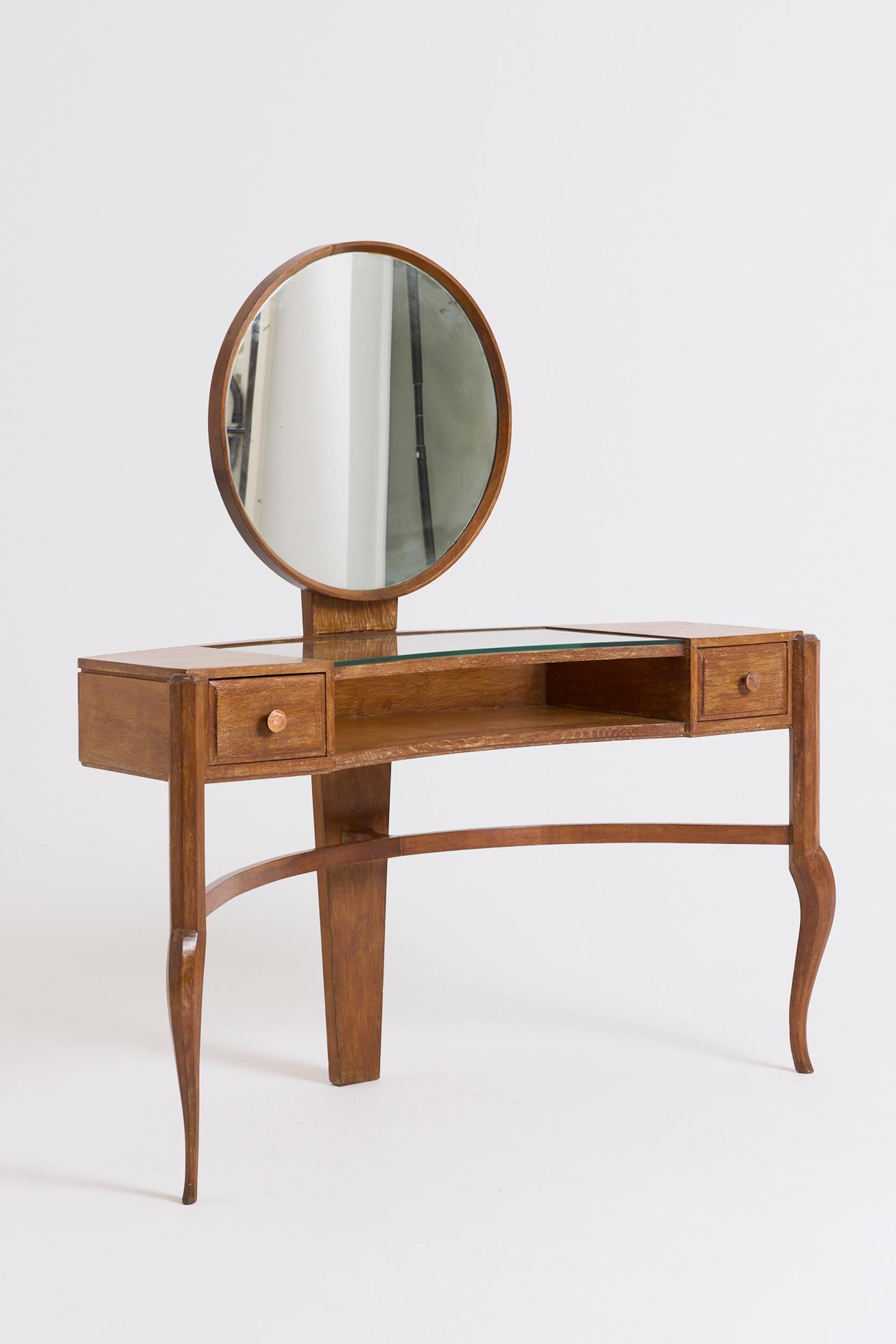 Une coiffeuse en chêne chaulé
Italie, fin des années 1940, début des années 1950
