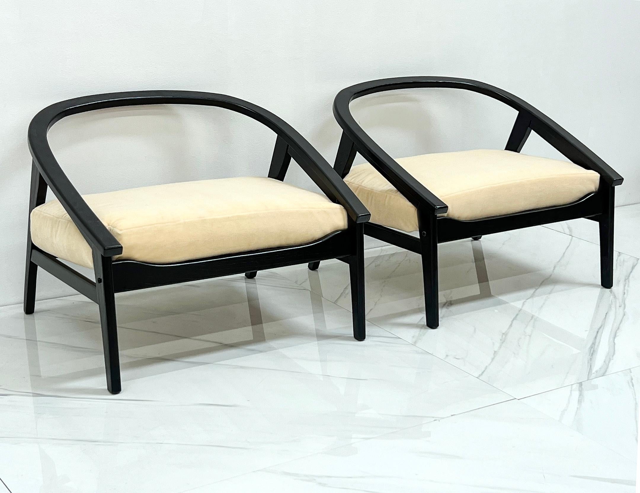 Mid-Century Modern Italian Modern Ebonized Horseshoe Lounge Chairs in Buttercream Mohair, 1970s