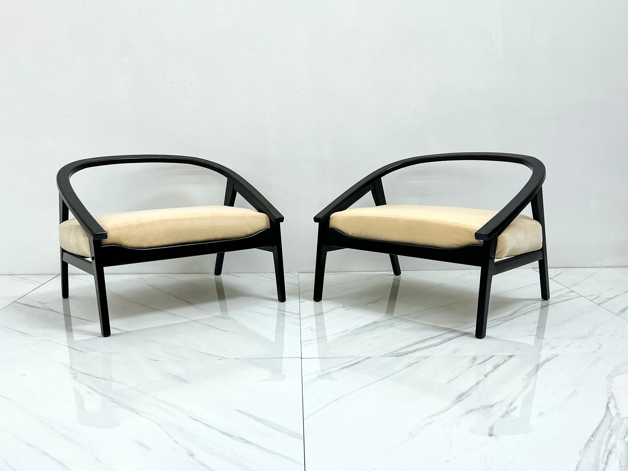 Late 20th Century Italian Modern Ebonized Horseshoe Lounge Chairs in Buttercream Mohair, 1970s