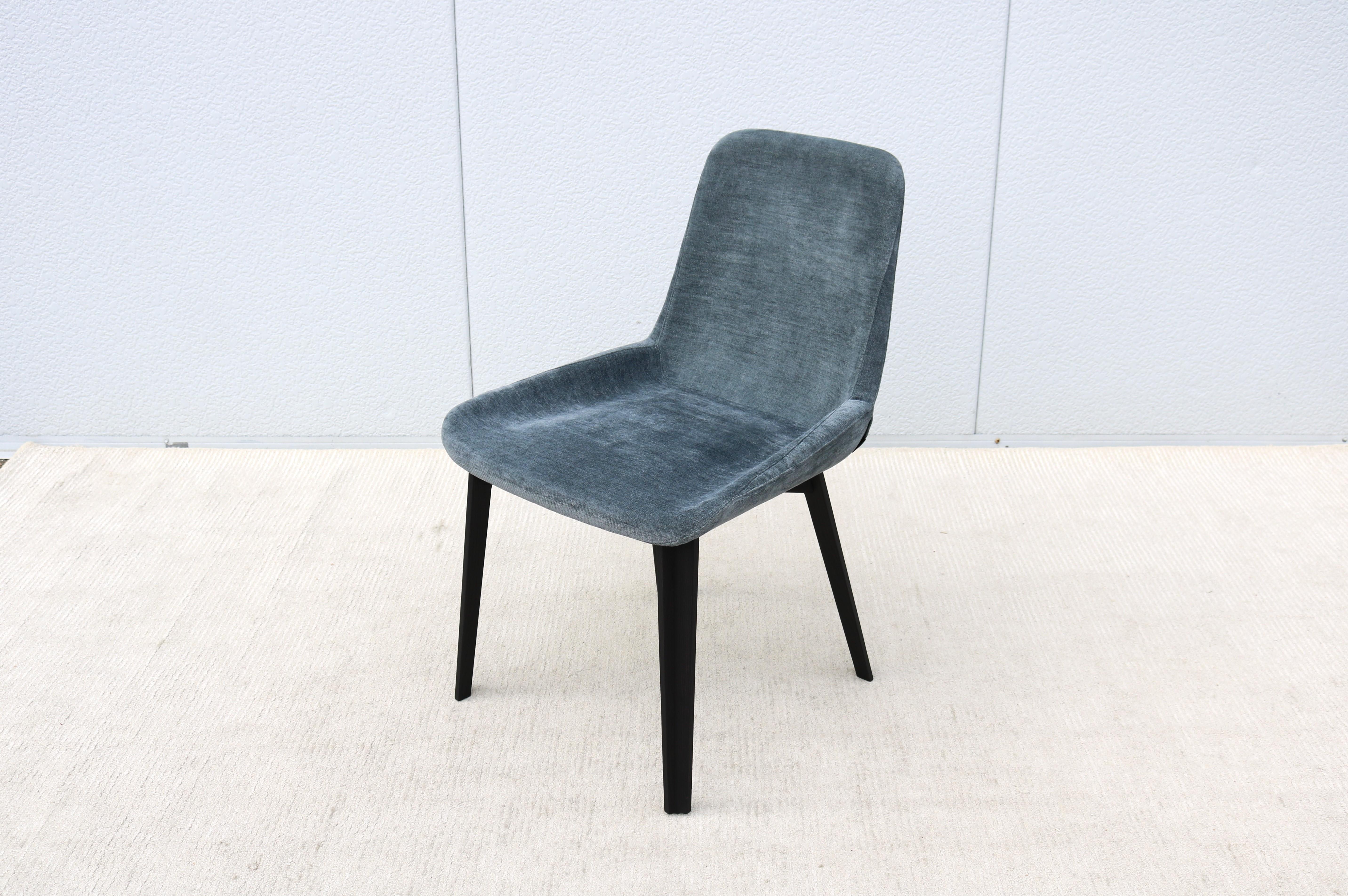 The fabulous Panis chair was designed by Emanuel Gargano and Anton Cristell and handcrafted in Italy by Amura.
The swift and essential lines shape the entire Panis chair, creating visual interest and stability.
The shape of the shell is ergonomic,
