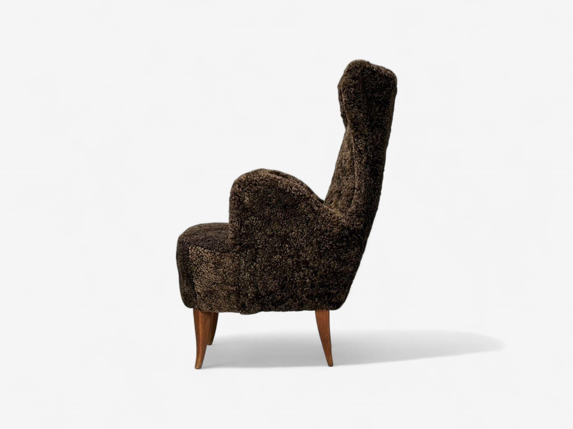 Italienische Moderne, Espresso Shearling, Nussbaum, Organic Lounge Chairs, Italien, 1950er Jahre im Angebot 4