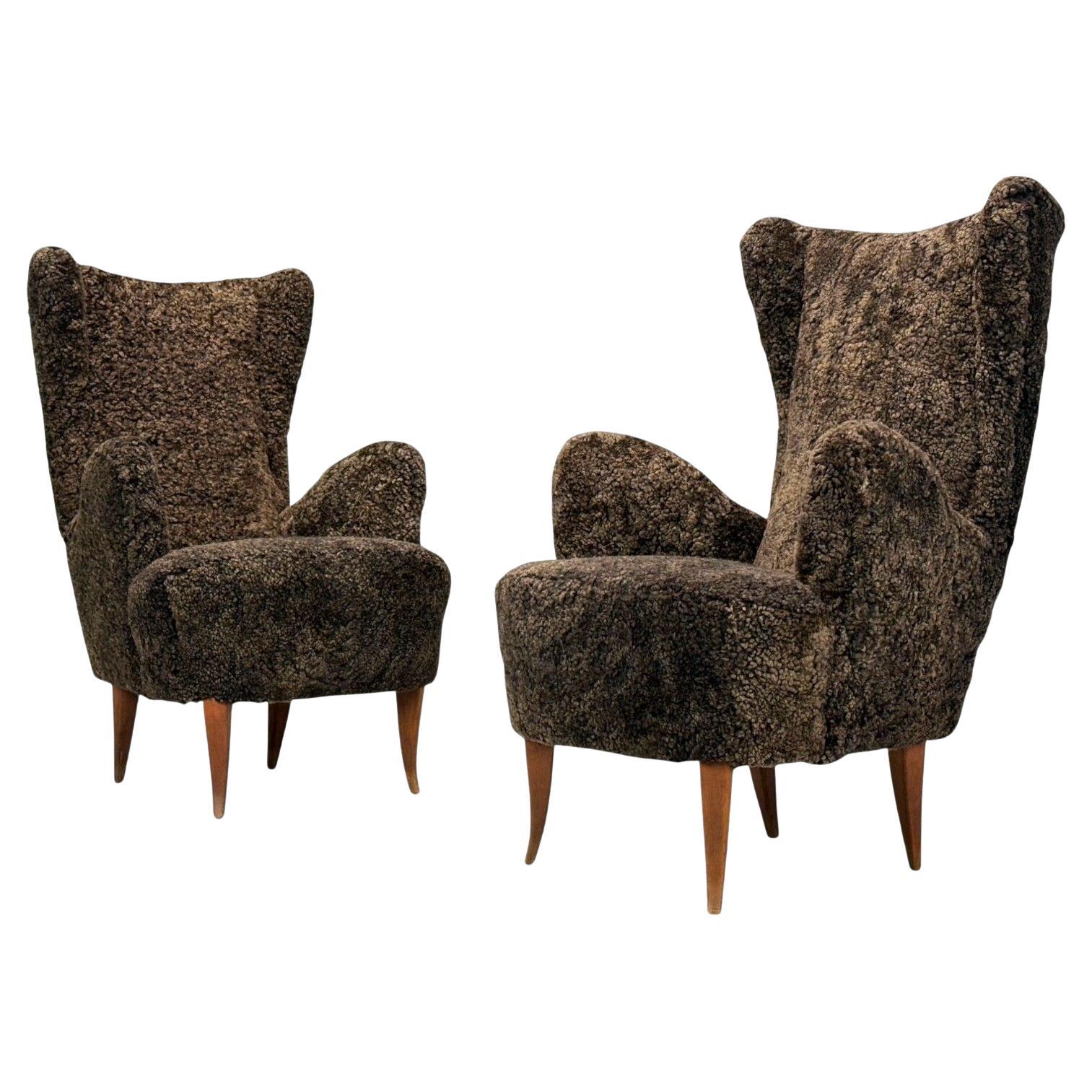Chaises longues italiennes modernes, en cuir d'espresso, en noyer et organiques, Italie, années 1950