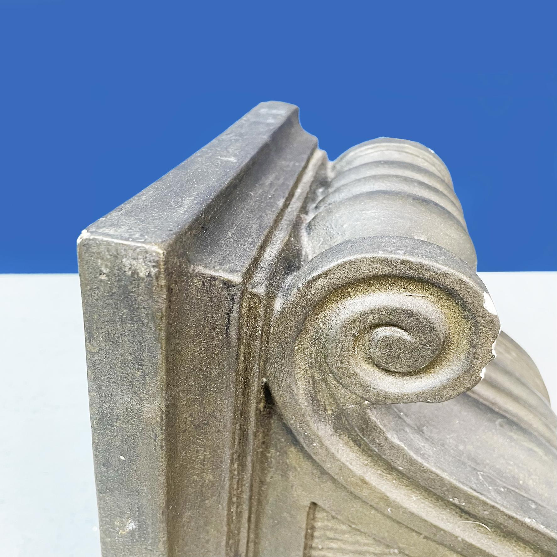 Italian Modern Finely Worked Capital in Grey Plaster, 1990s For Sale 4