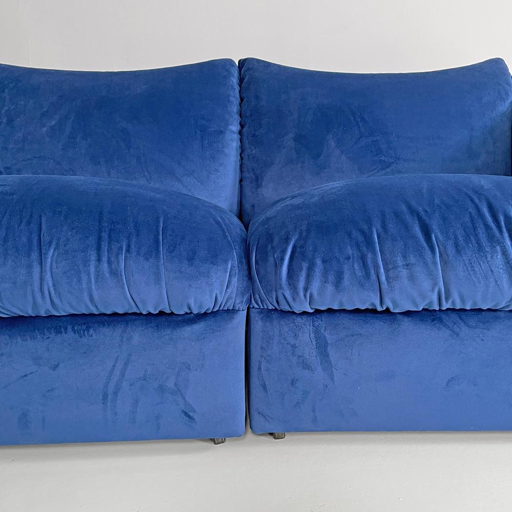 Italian modern five modules sofa in blue velvet, 1980s For Sale 5