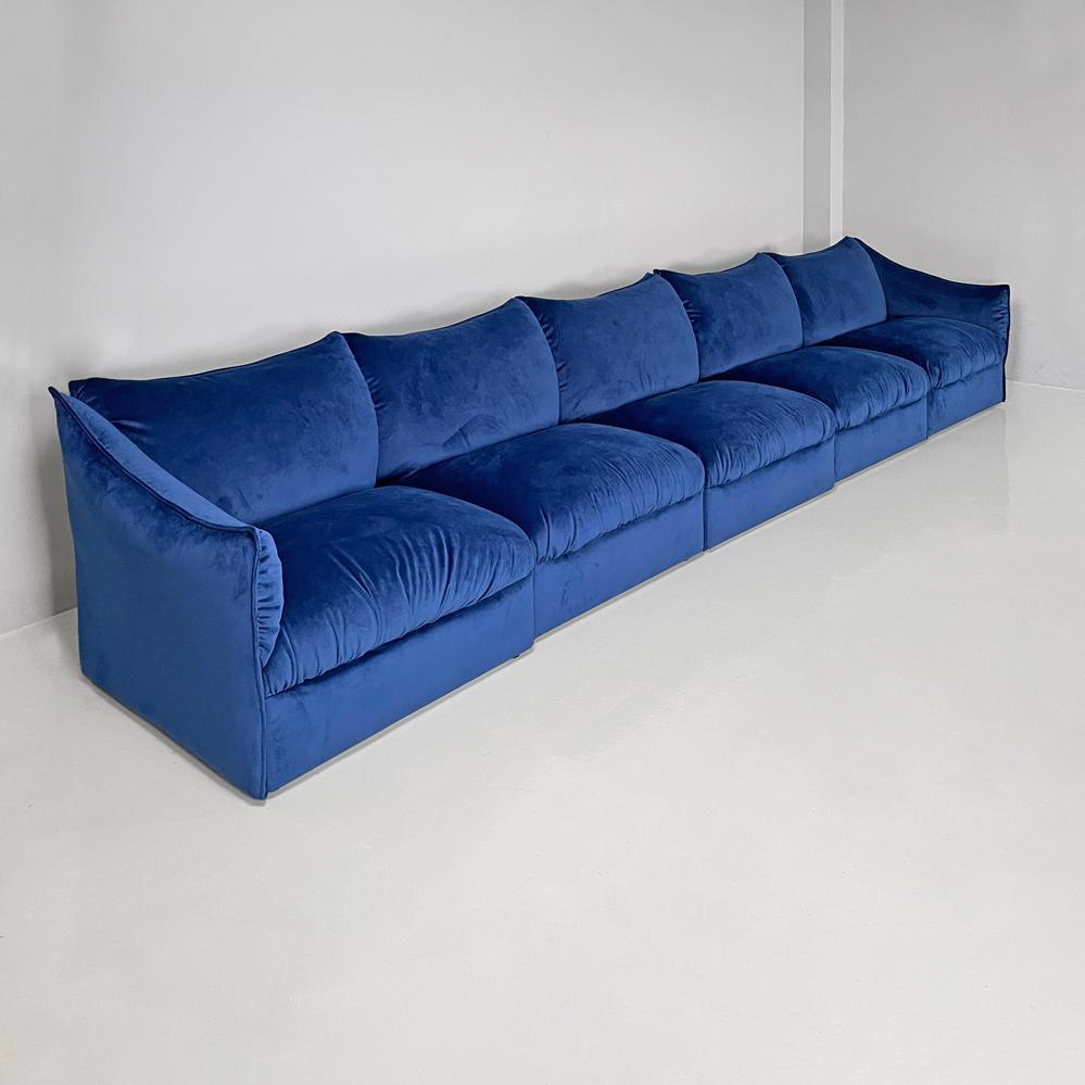 Modern Italian modern five modules sofa in blue velvet, 1980s For Sale