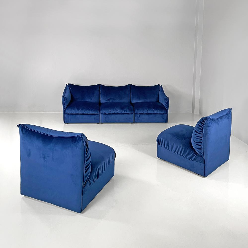 Italian modern five modules sofa in blue velvet, 1980s In Good Condition For Sale In MIlano, IT