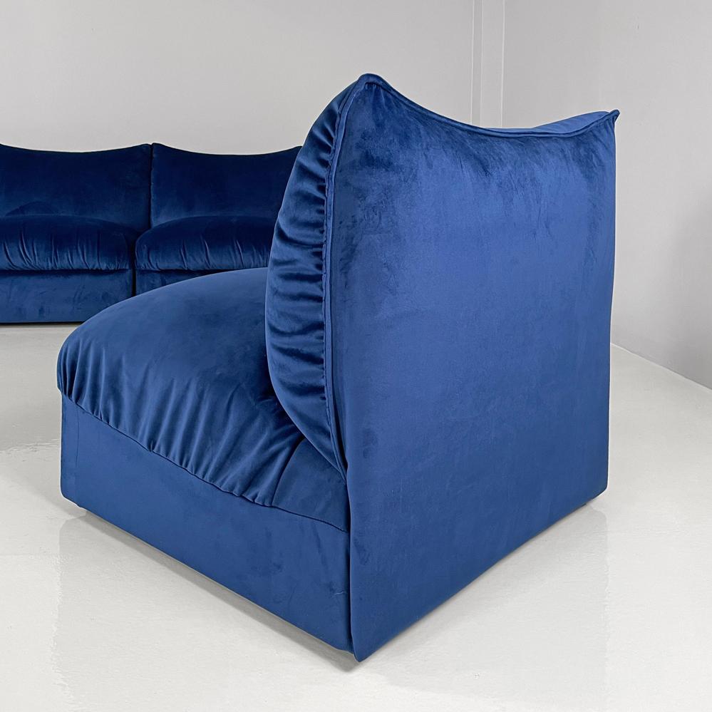 Fabric Italian modern five modules sofa in blue velvet, 1980s For Sale
