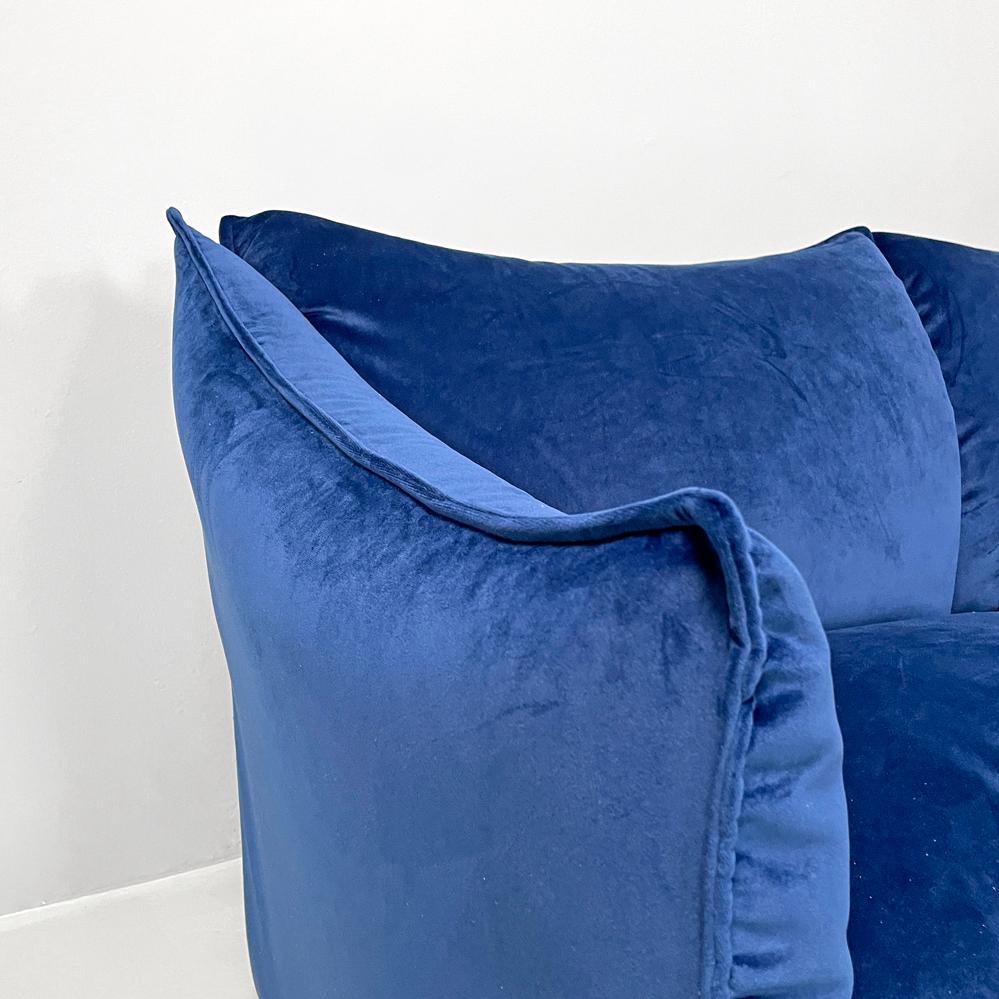Italian modern five modules sofa in blue velvet, 1980s For Sale 2