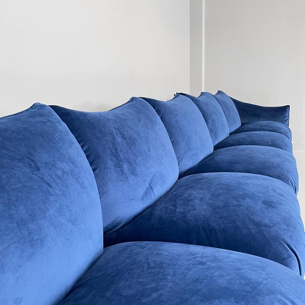 Italian modern five modules sofa in blue velvet, 1980s For Sale 3