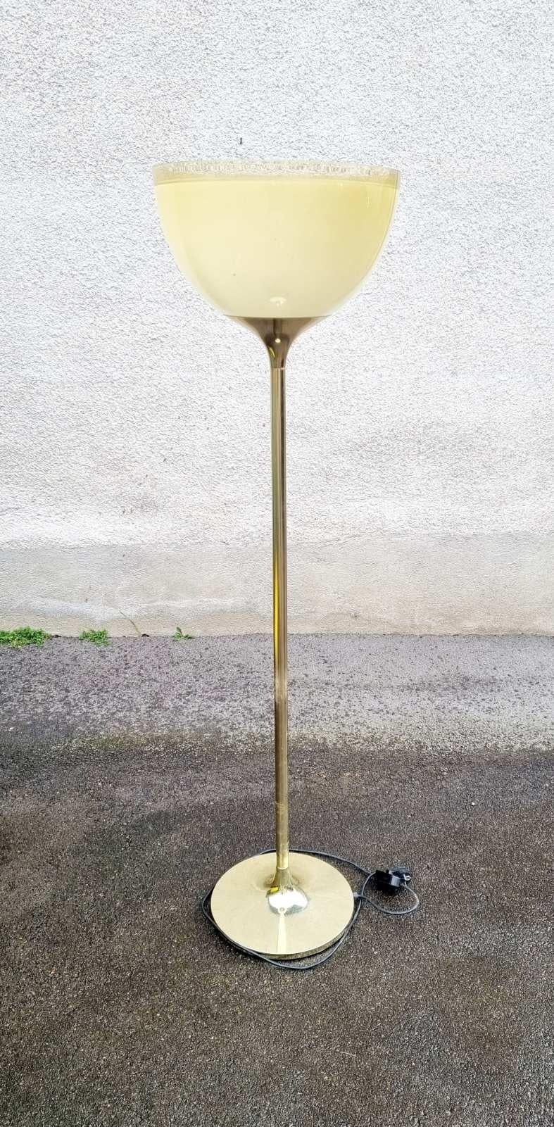 Moderne italienische Stehlampe der Moderne, entworfen von Franco Bresciani für Guzzini, Italien 70er Jahre im Angebot 2