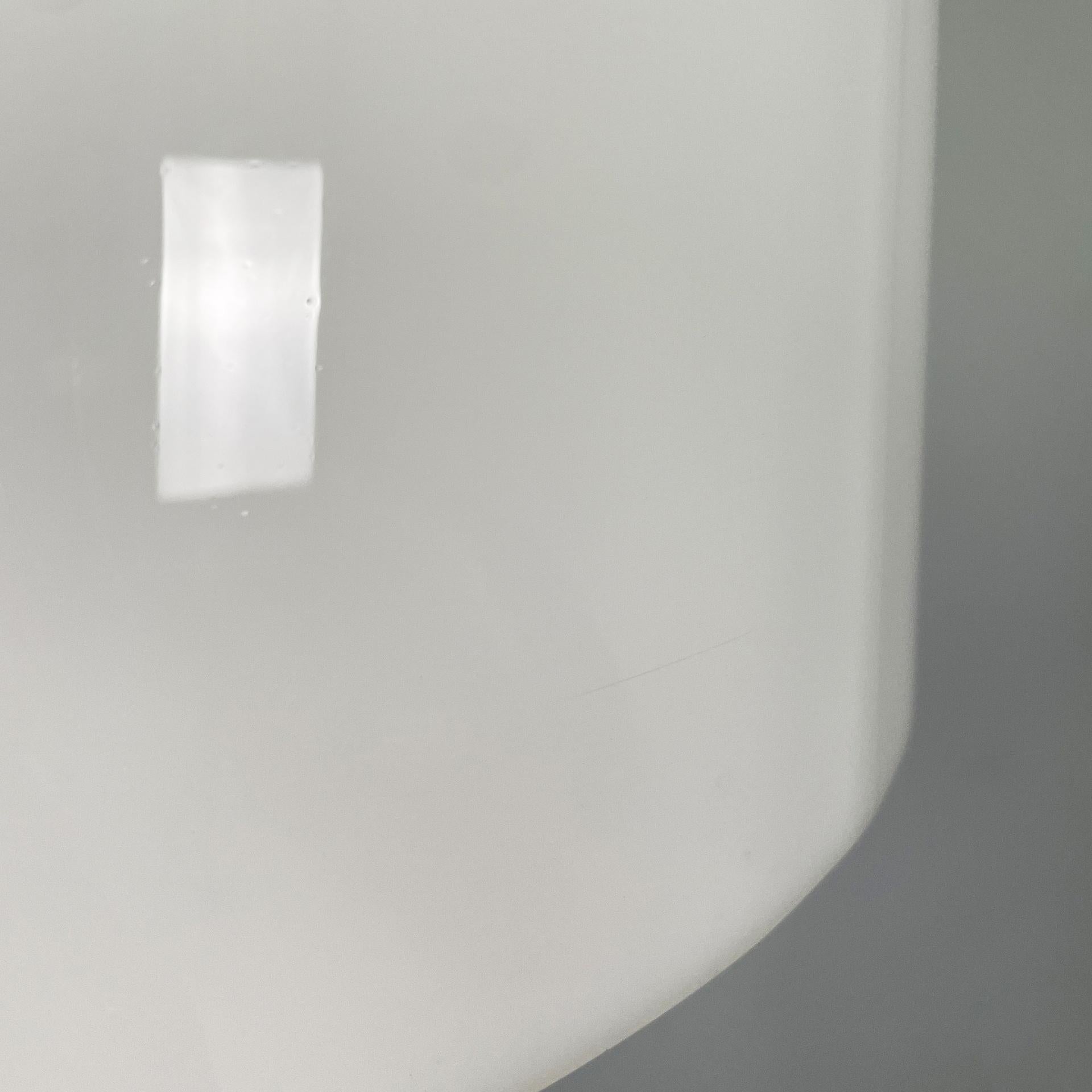 Métal Lampadaire moderne italien en métal bruni et plexiglas blanc, années 1970. en vente