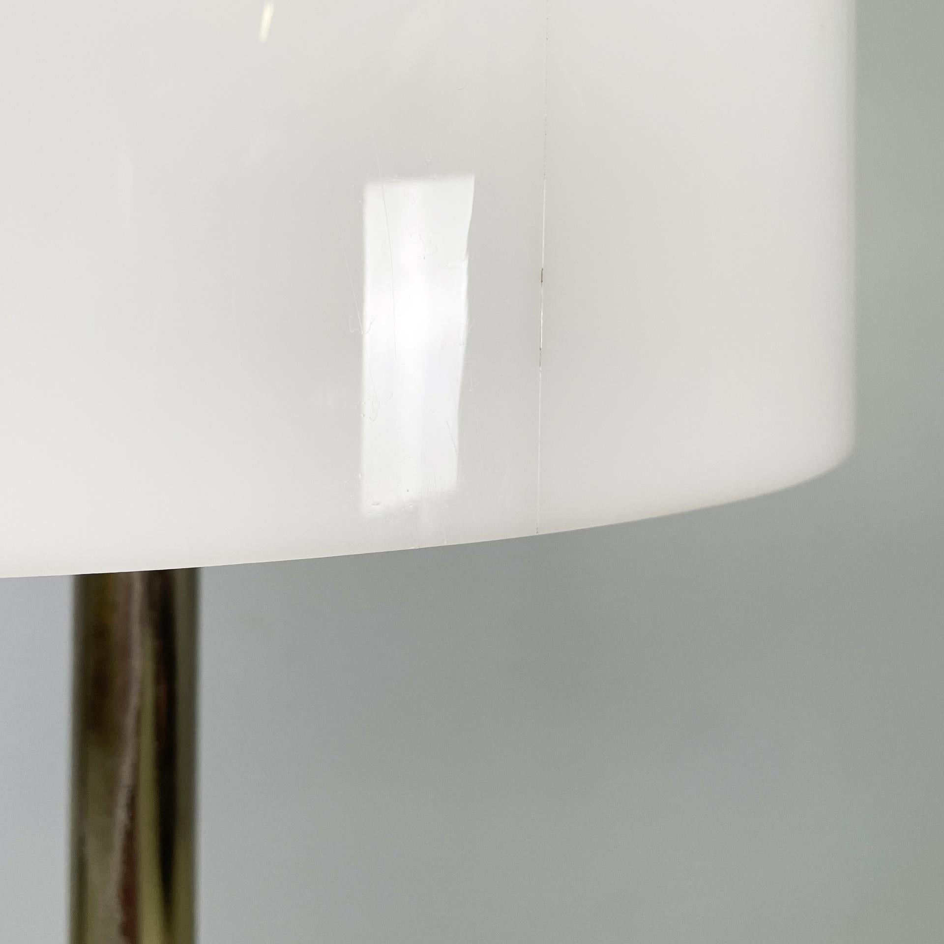 Lampadaire moderne italien en métal bruni et plexiglas blanc, années 1970. en vente 1