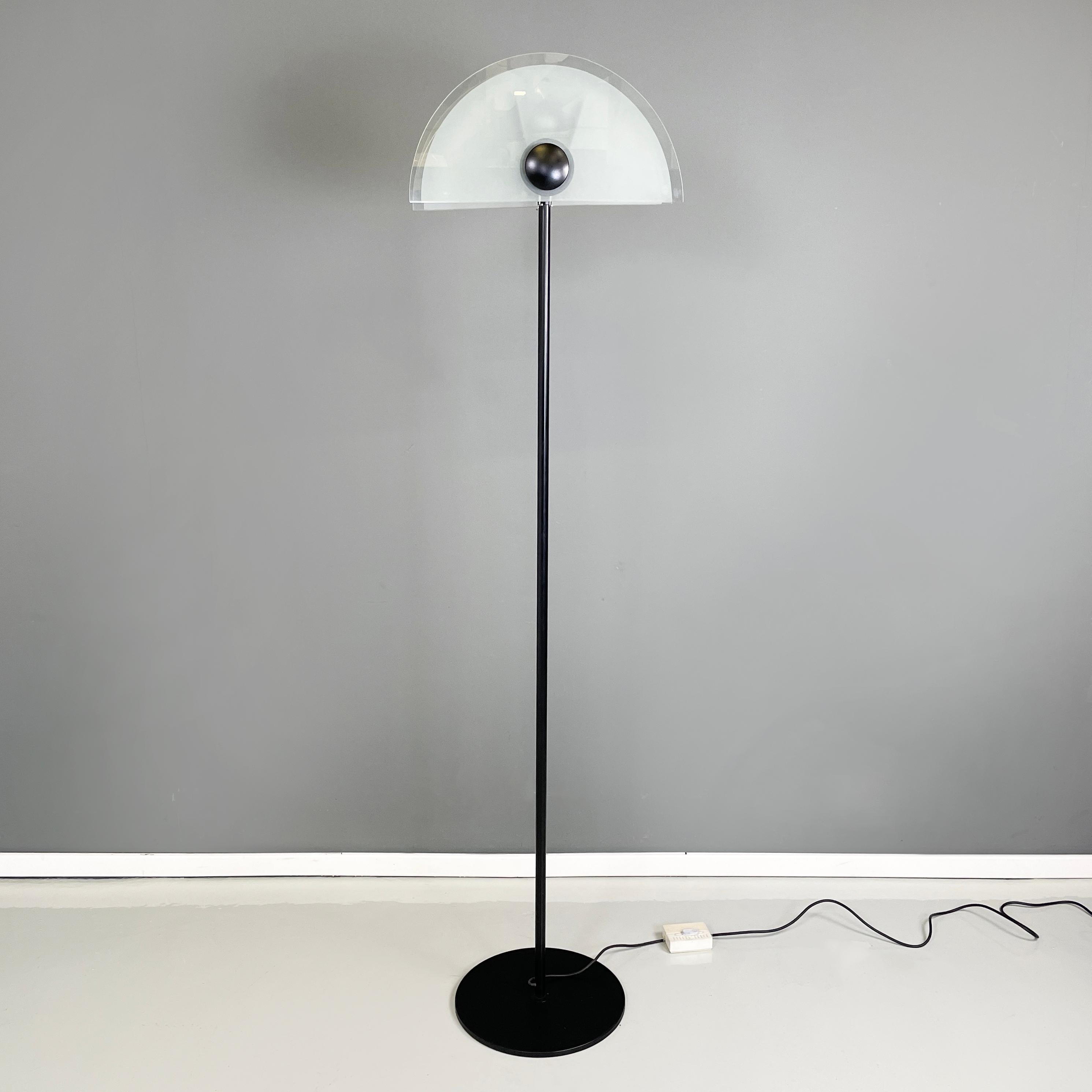 Italian modern Floor lamp in matt glass lampshape and black metal, 1980s In Good Condition For Sale In MIlano, IT