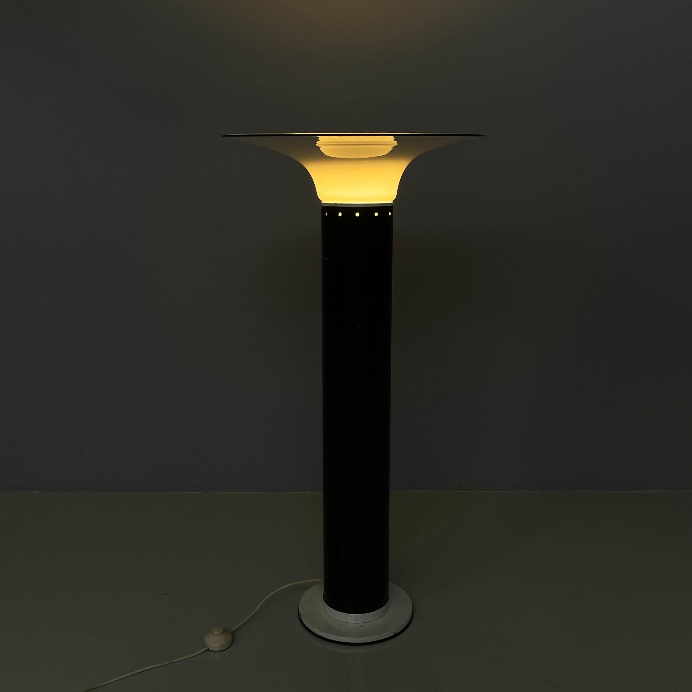 Italian modern Floor lamp in opaline glass metal plastic by Gino Vistosi, 1970s In Good Condition For Sale In MIlano, IT