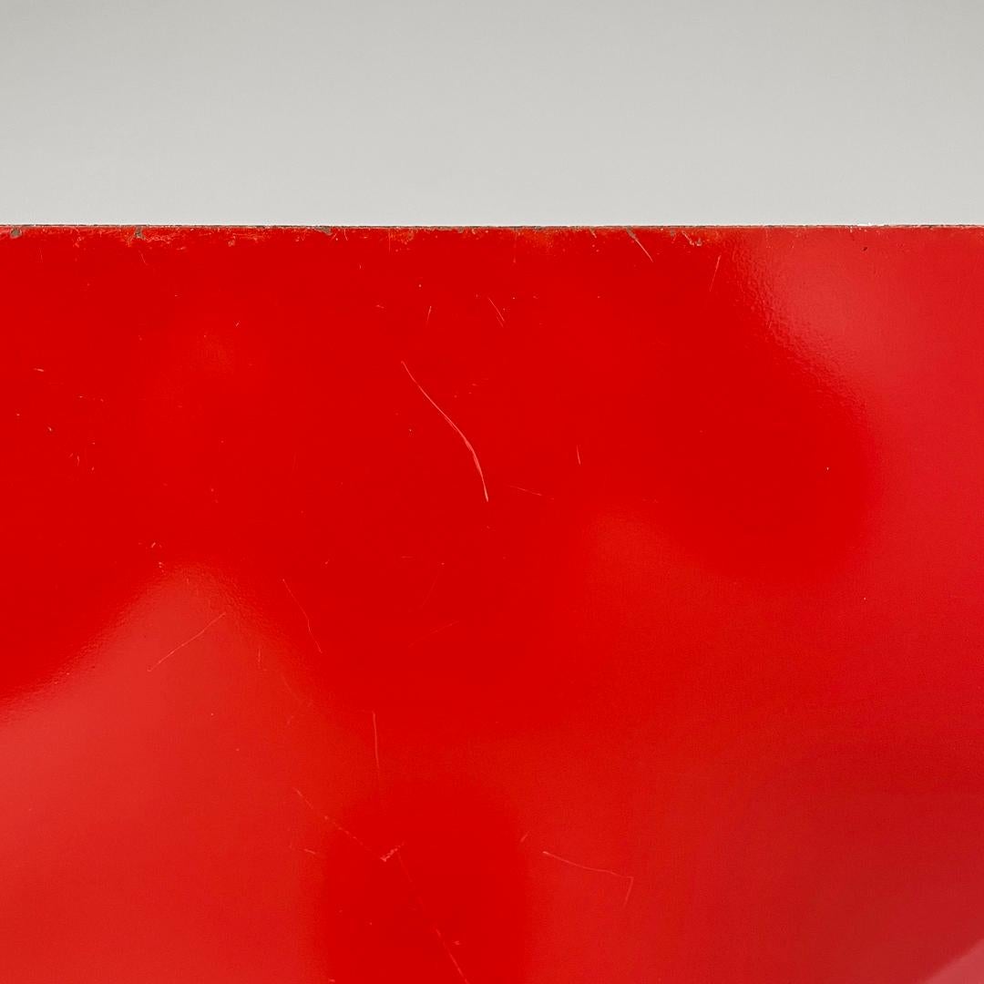 Italian modern floor lamp Kasuko in red metal by De Pas D’Urbino Lomazzi, 1970s For Sale 4