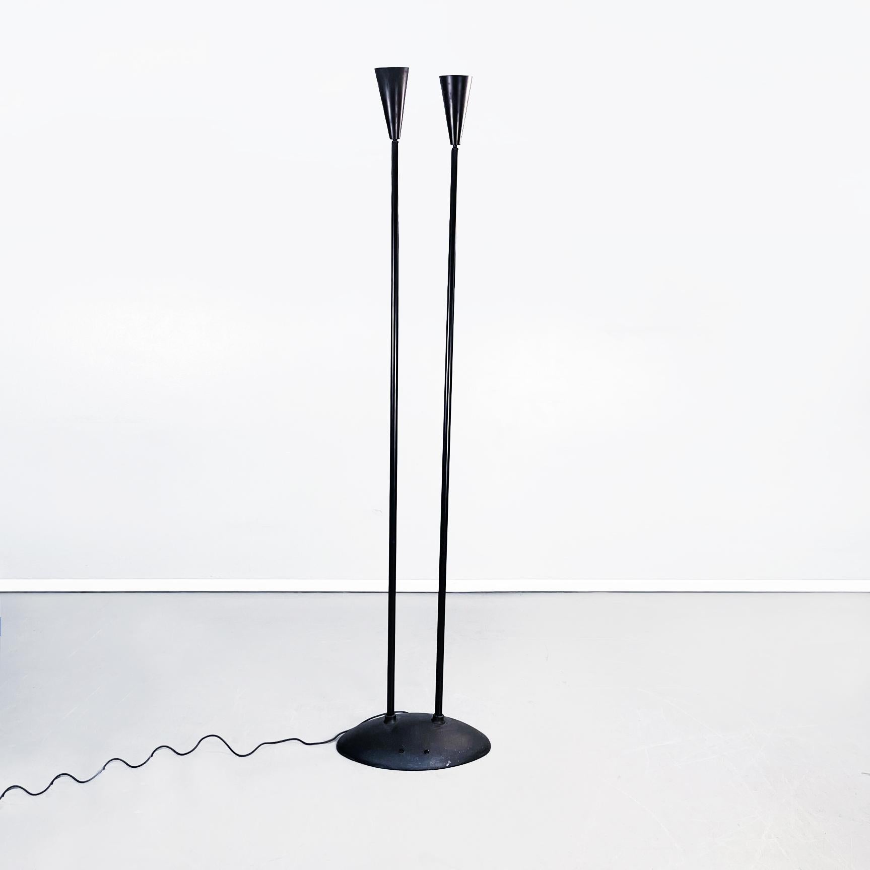 Italian modern Floor lamp whit two light adjustable in black metal, 1990s.
Floor lamp with oval base in black painted metal. It has two adjustable conical lampshades, which allow diffused upward lighting. The central structure has a double stems.