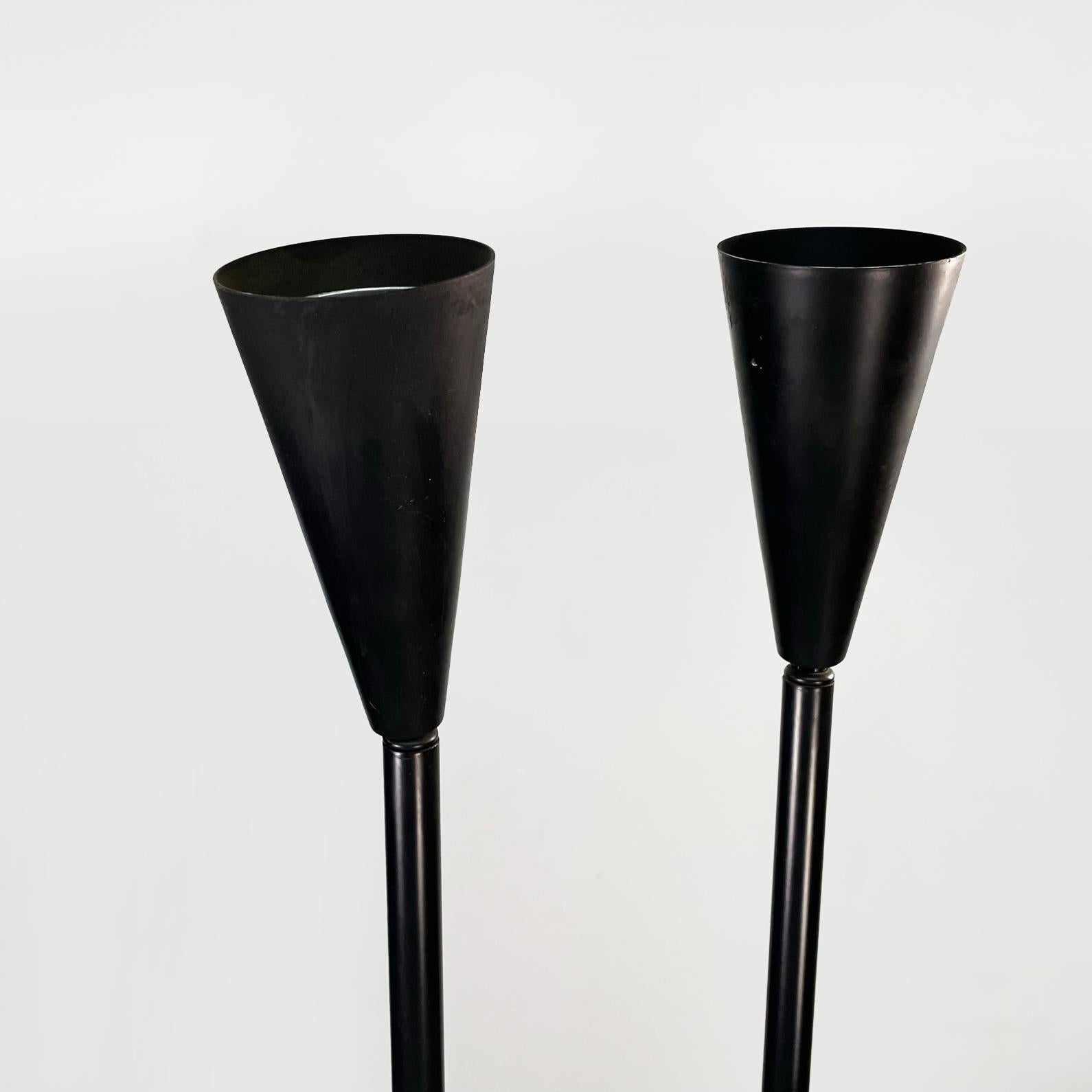 Moderne Lampadaire moderne italien Whit à deux lumières réglable en métal noir, années 1990 en vente