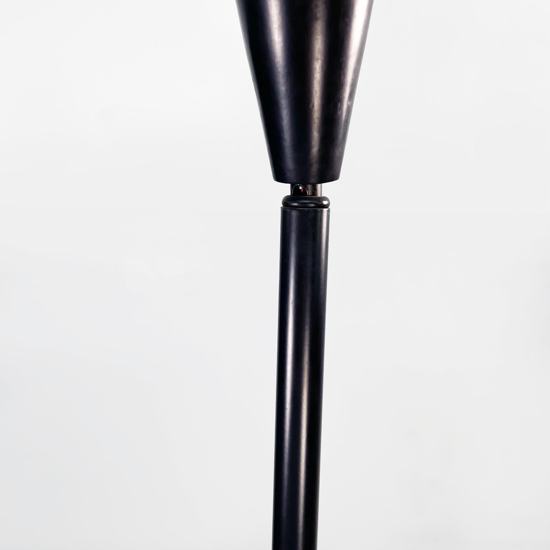 Métal Lampadaire moderne italien Whit à deux lumières réglable en métal noir, années 1990 en vente