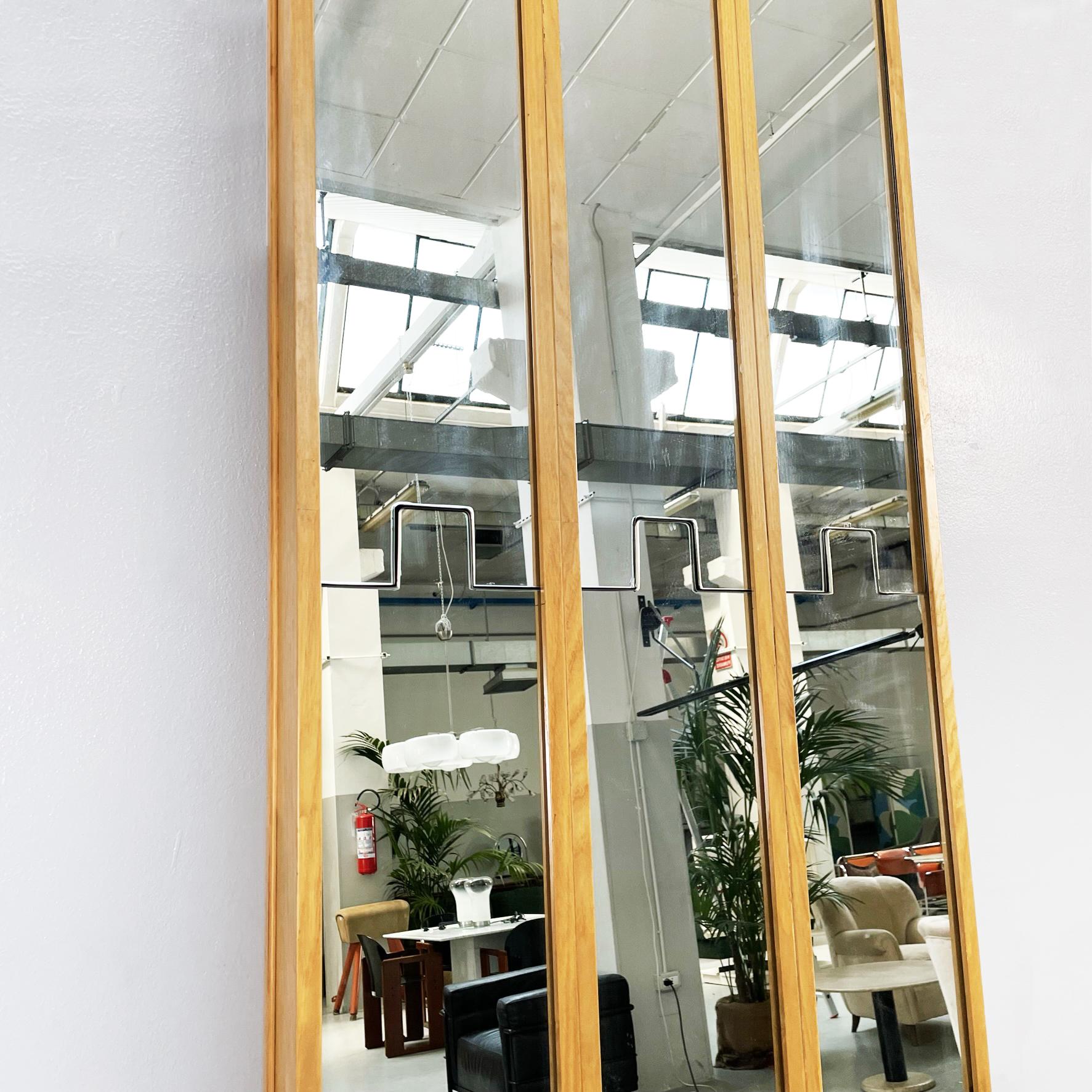 Italian Modern Floor Mirror Hanger Gronda by Luciano Bertoncini for Elco, 1970s In Good Condition In MIlano, IT