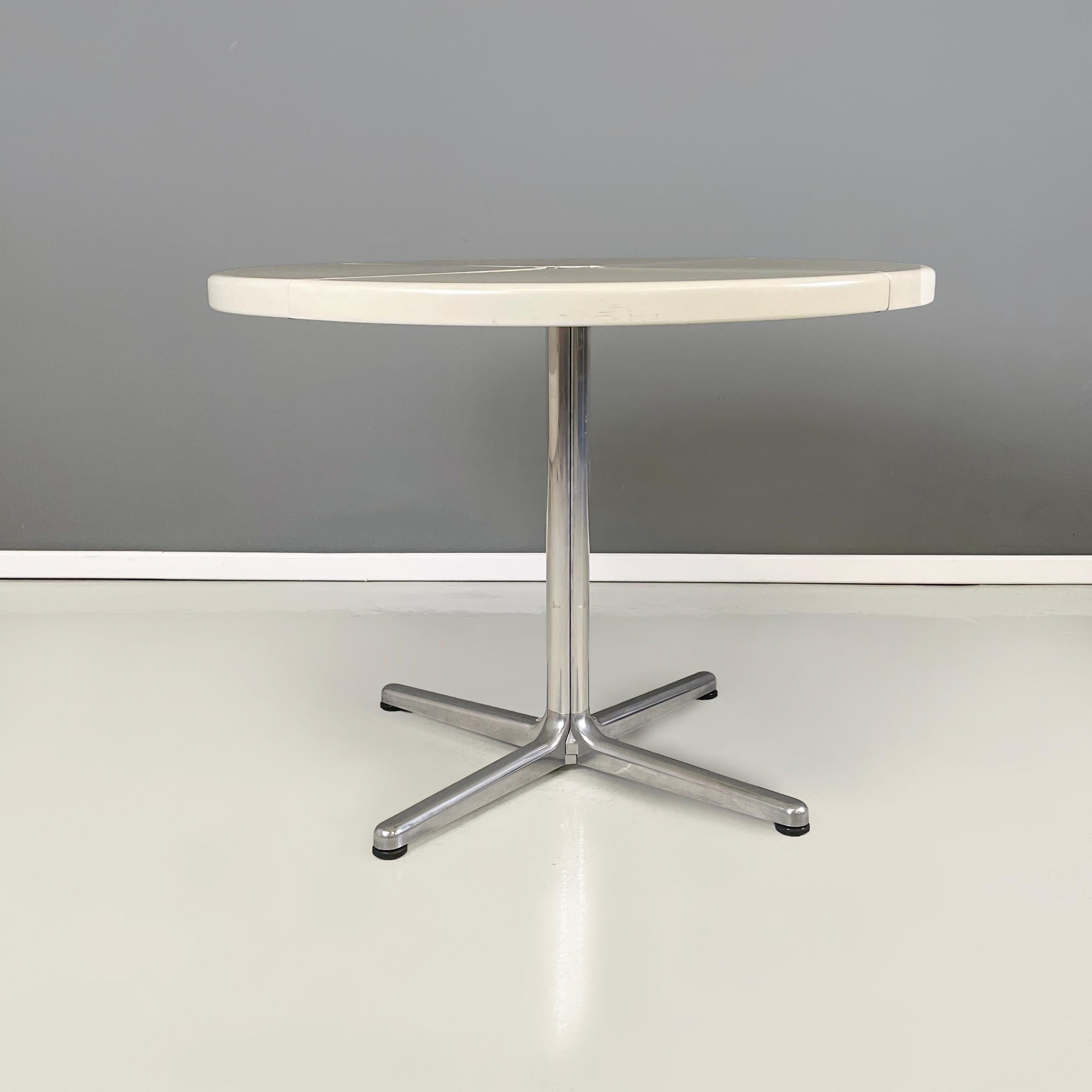 Italian modern Folding dining table Plano by Giancarlo Piretti for Anonima Castelli, 1970s
Fantastic and vintage Folding dining table mod. Plano with round white plastic top. The central structure and the 4-spoke leg are made of aluminium. The top
