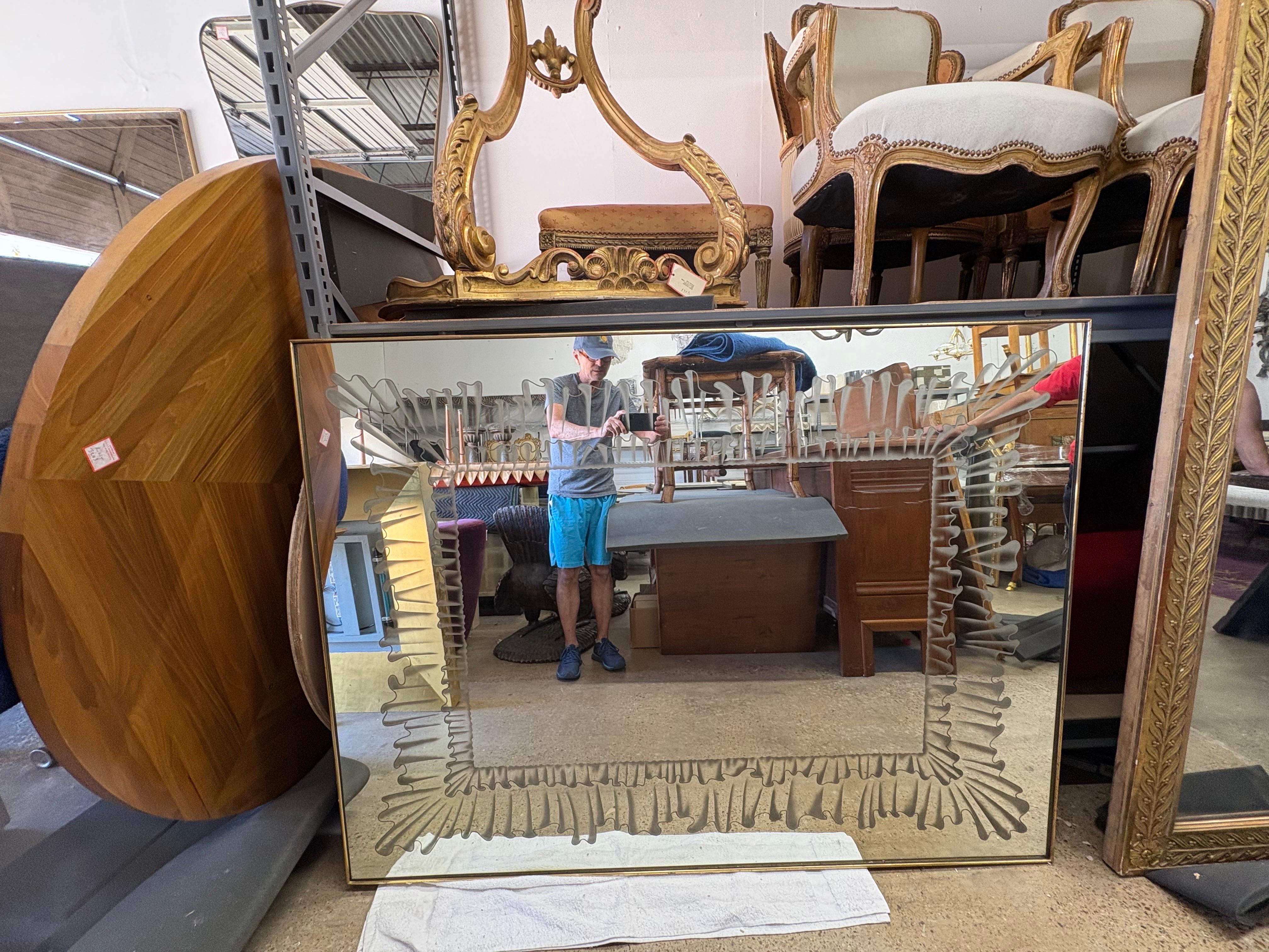 Mid-Century Modern Italian Modern Fontana Arte Attributed Mirror en vente