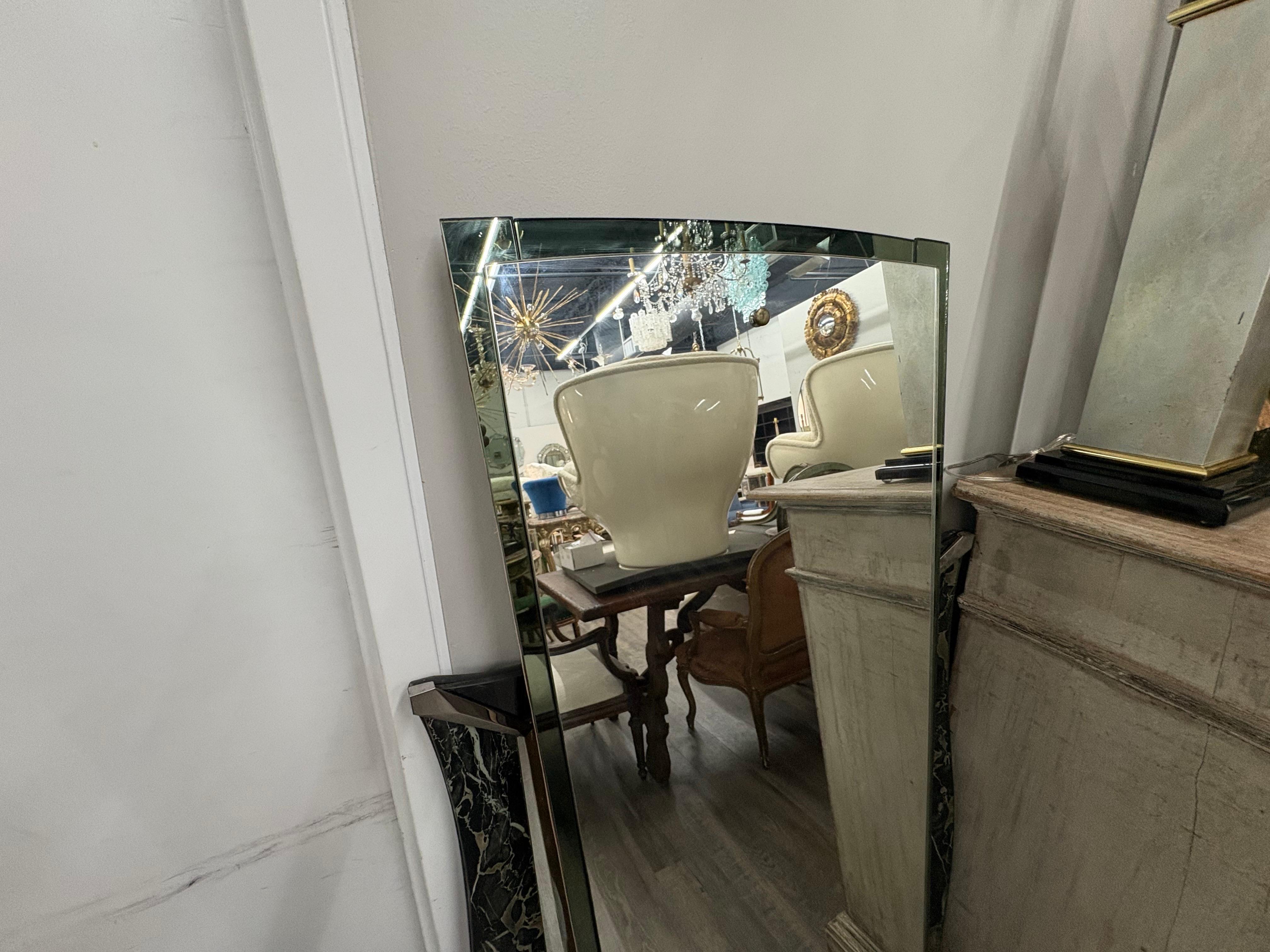 Mid-Century Modern Miroir moderne italien inspiré de Fontana Arte en vente