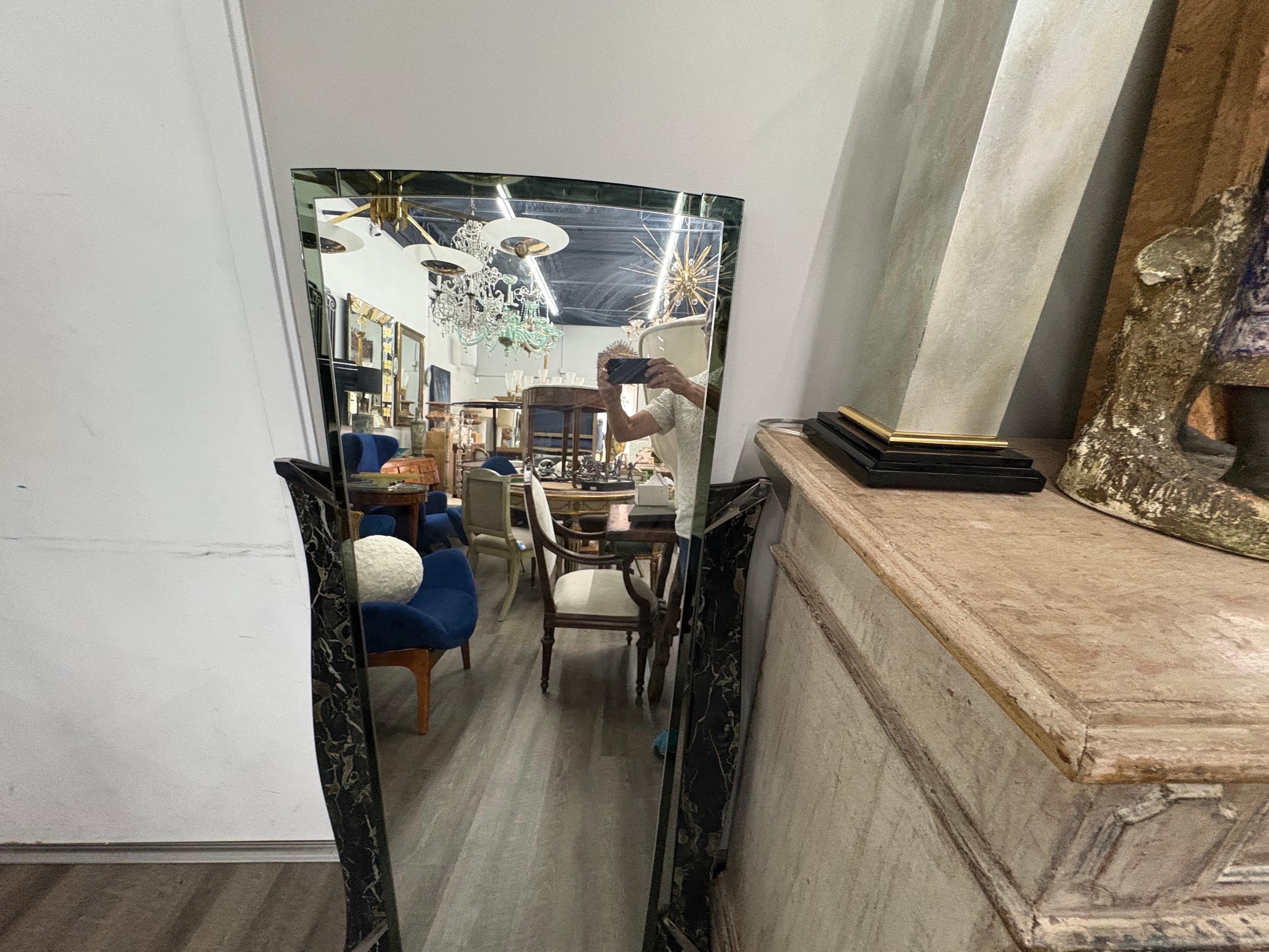 Milieu du XXe siècle Miroir moderne italien inspiré de Fontana Arte en vente