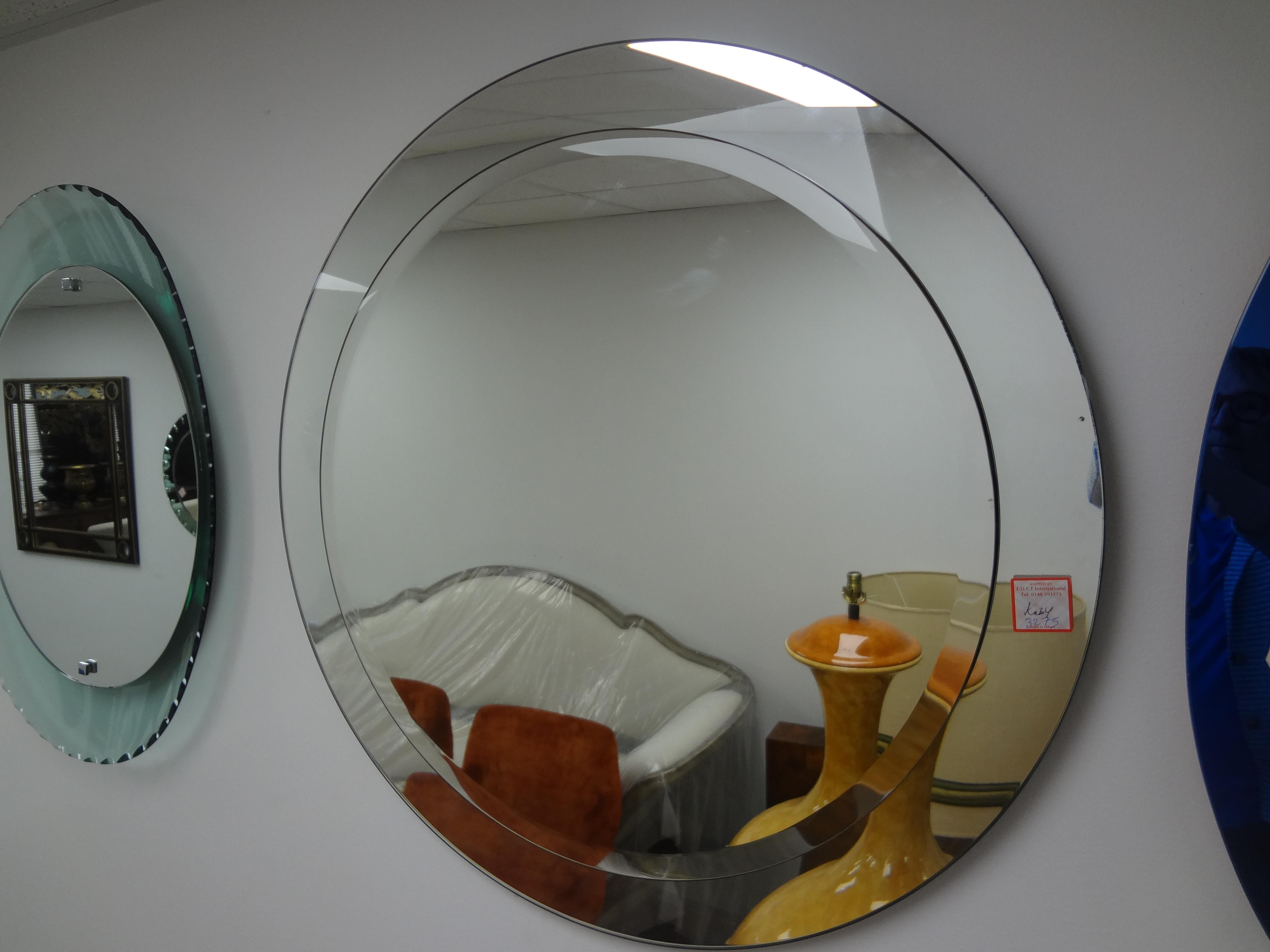 Italian Modern Fontana Arte Inspired Beveled Mirror.
Stunning Italian mid century modern round beveled mirror in the manner of Pietro Chiesa for Fontana Arte.
This mirror would be perfect over a console table, commode, or in a powder room setting.