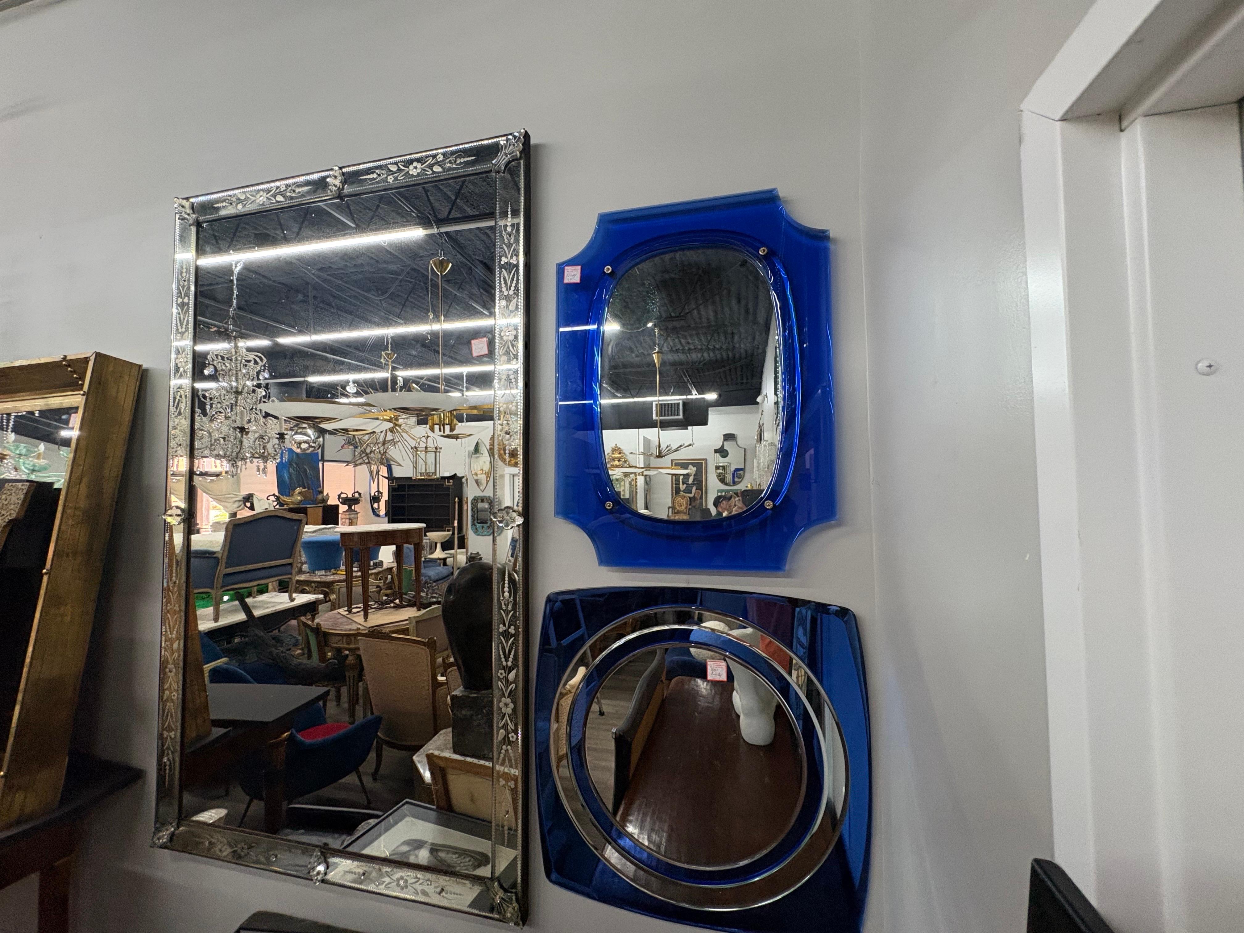 Miroir moderne italien Fontana Arte style bleu biseauté en vente 2