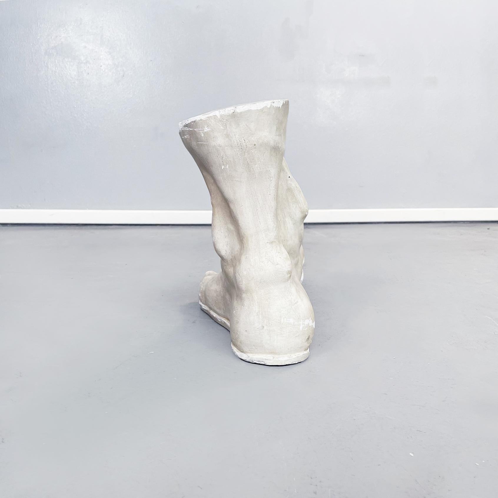 Late 20th Century Italian Modern Foot Statue in Light Beige Plaster, 1970s For Sale