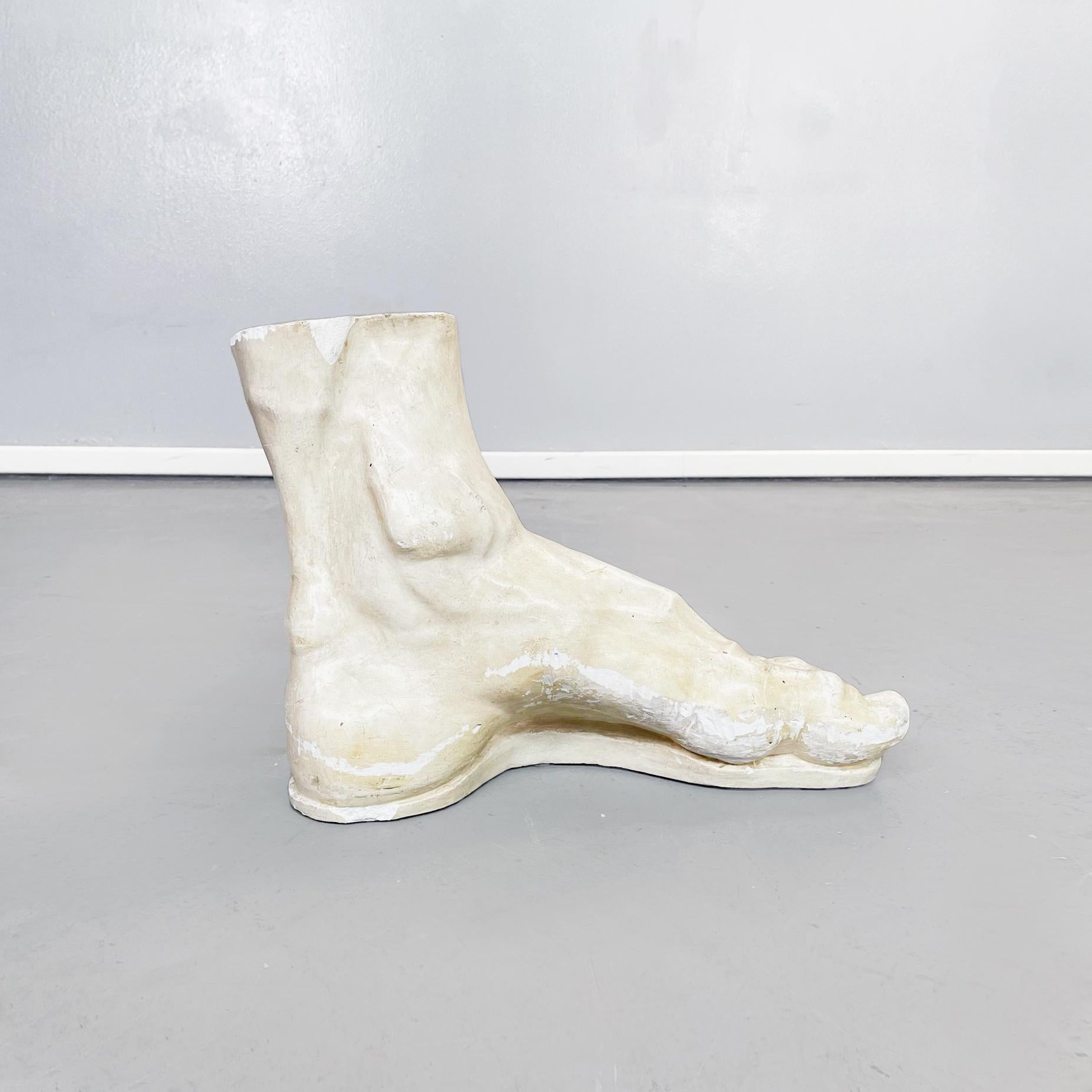 Italian Modern Foot Statue in Light Beige Plaster, 1970s For Sale 1