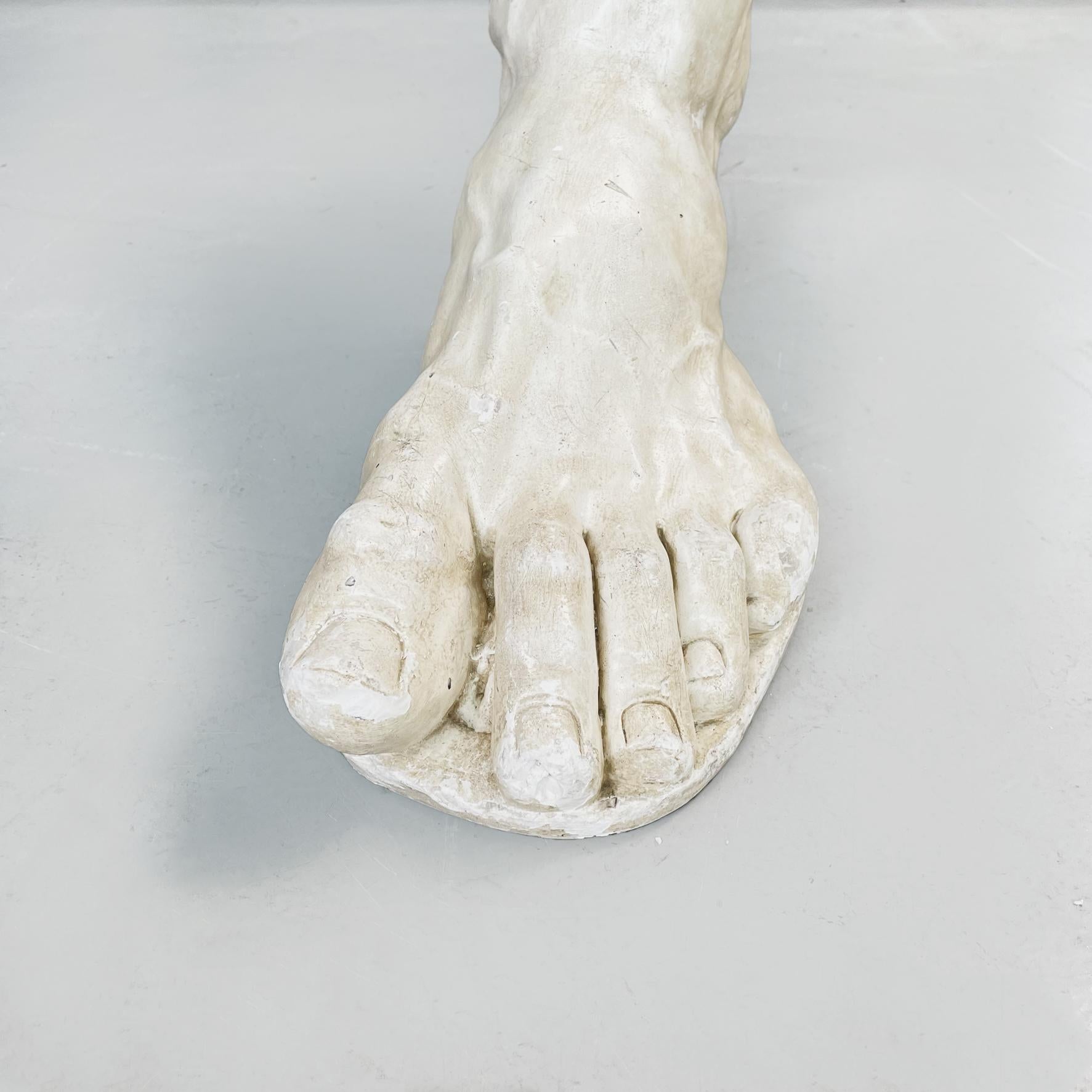 Italian Modern Foot Statue in Light Beige Plaster, 1970s For Sale 3